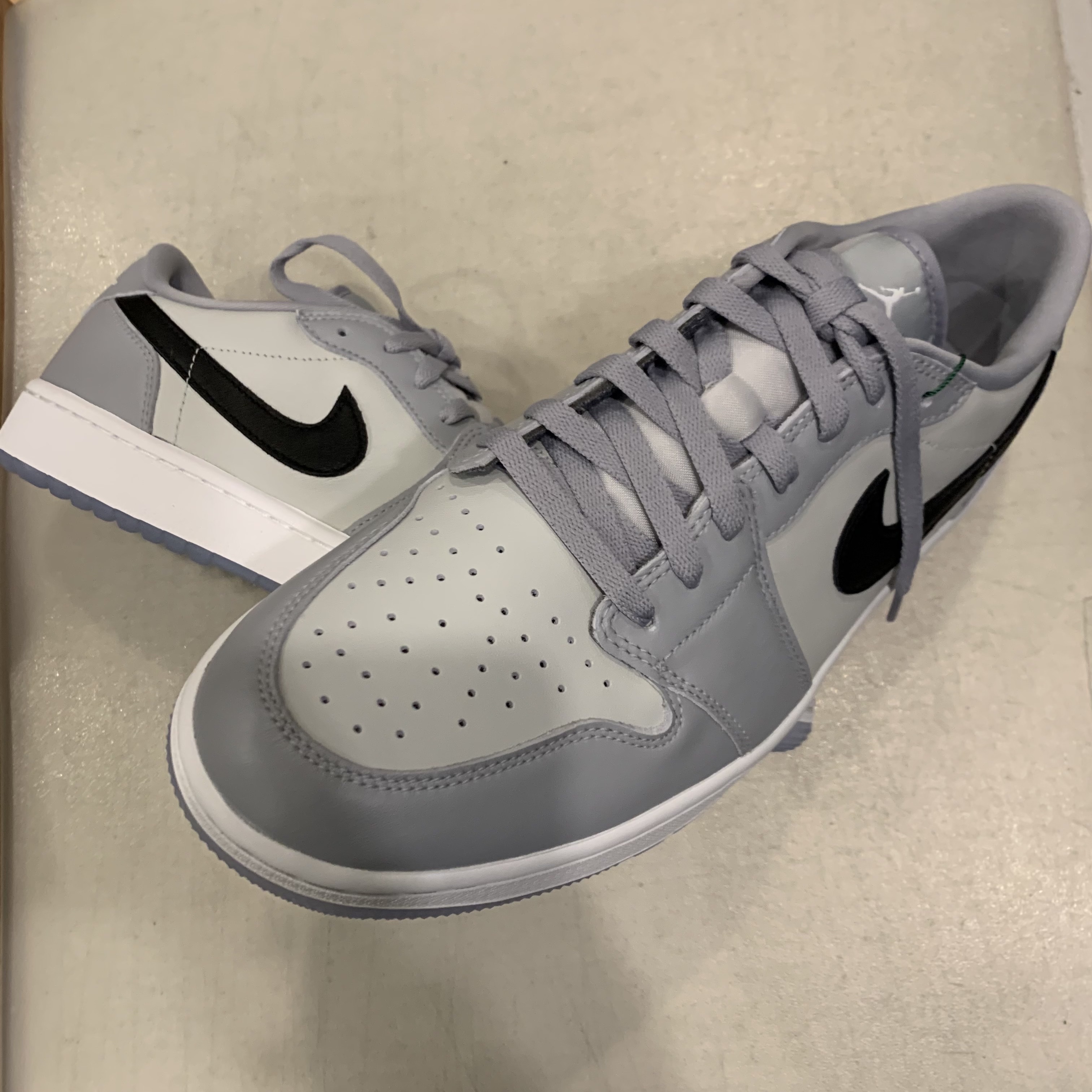 Jordan 1 Low Golf Wolf Grey 착용 스타일 - 3