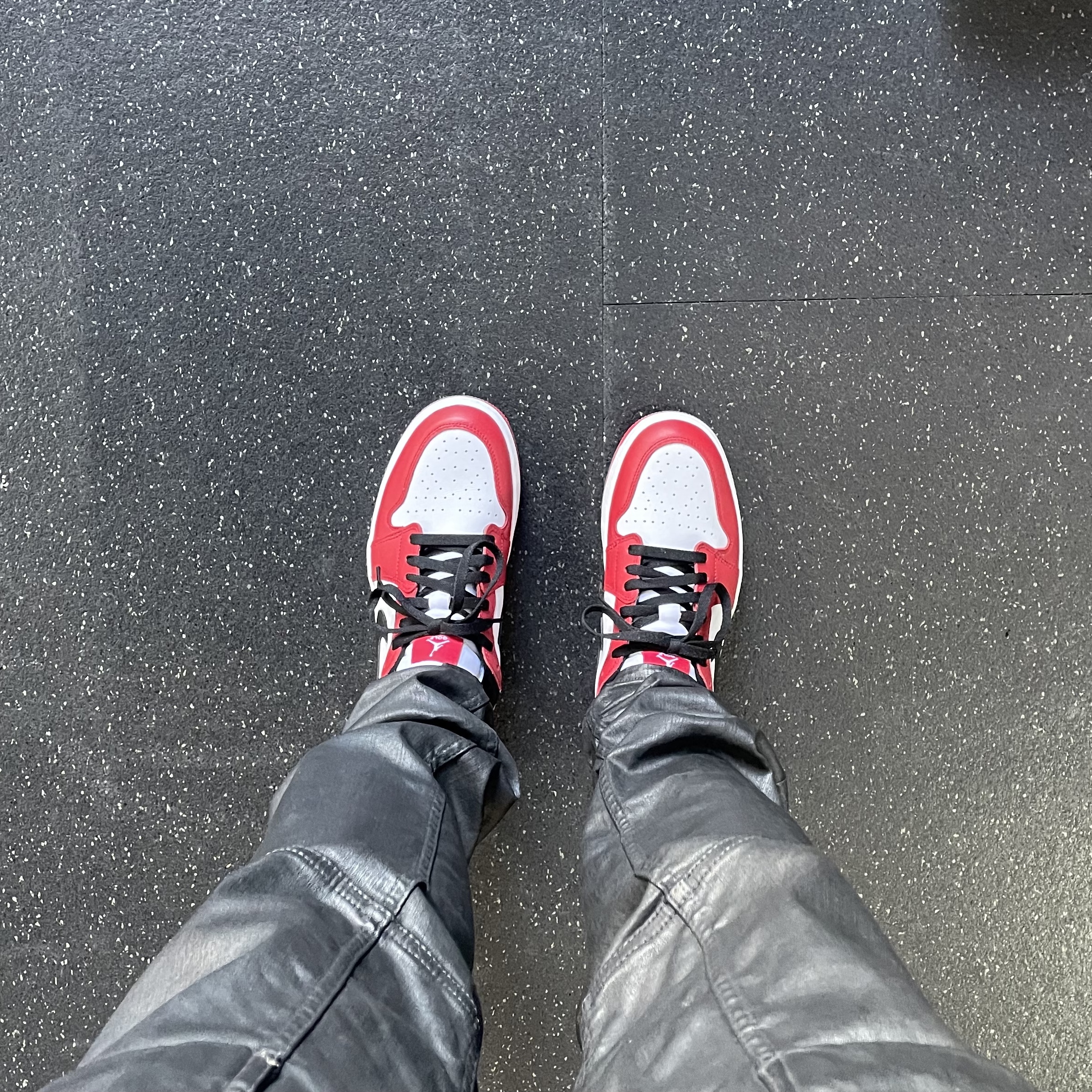 Jordan 1 Low Golf Chicago 착용 스타일 - 2