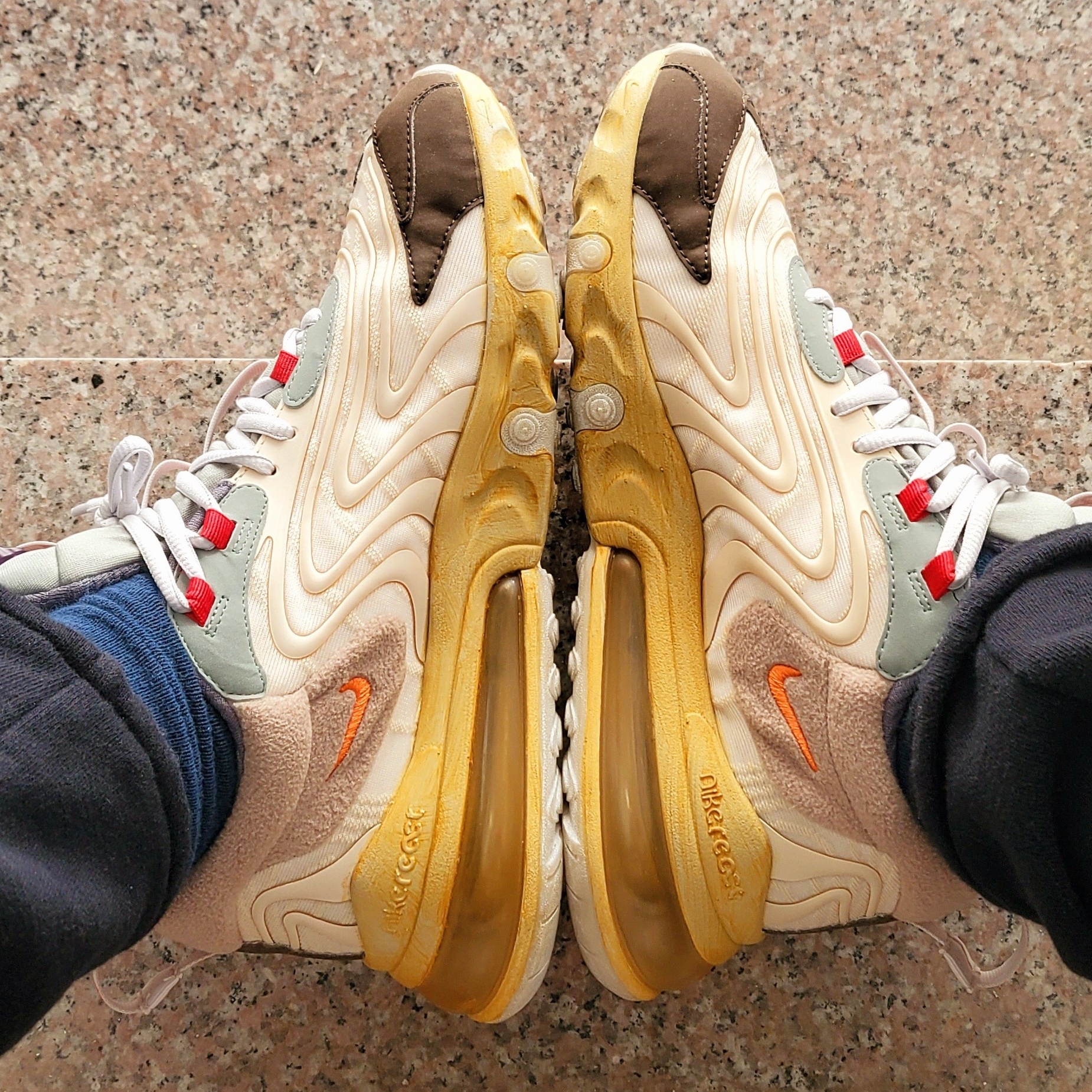 Nike x Travis Scott Air Max 270 React Cactus Trails 착용 스타일 - 3