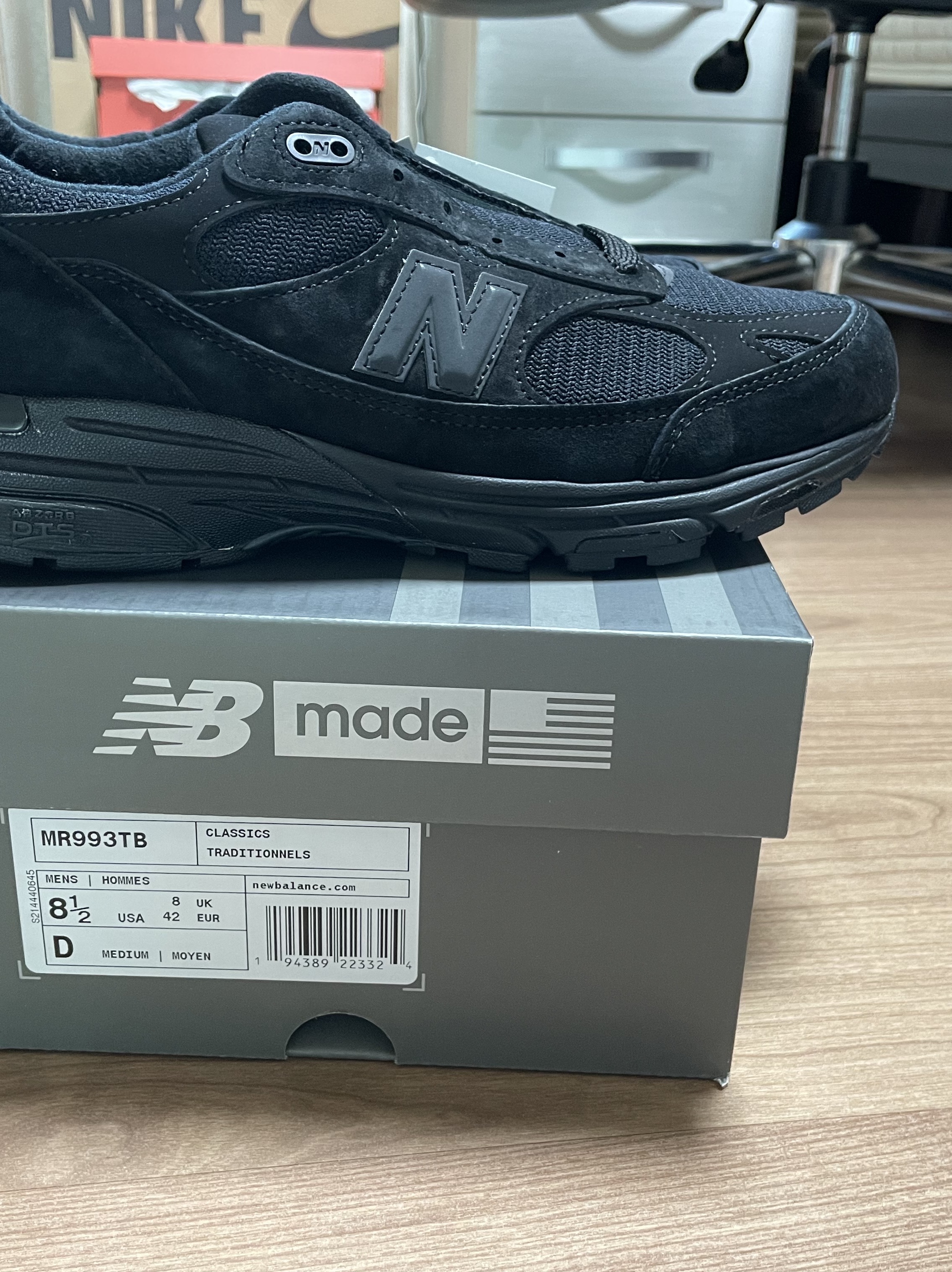 New Balance 993 Made in USA Triple Black - D Standard 착용 스타일 - 2