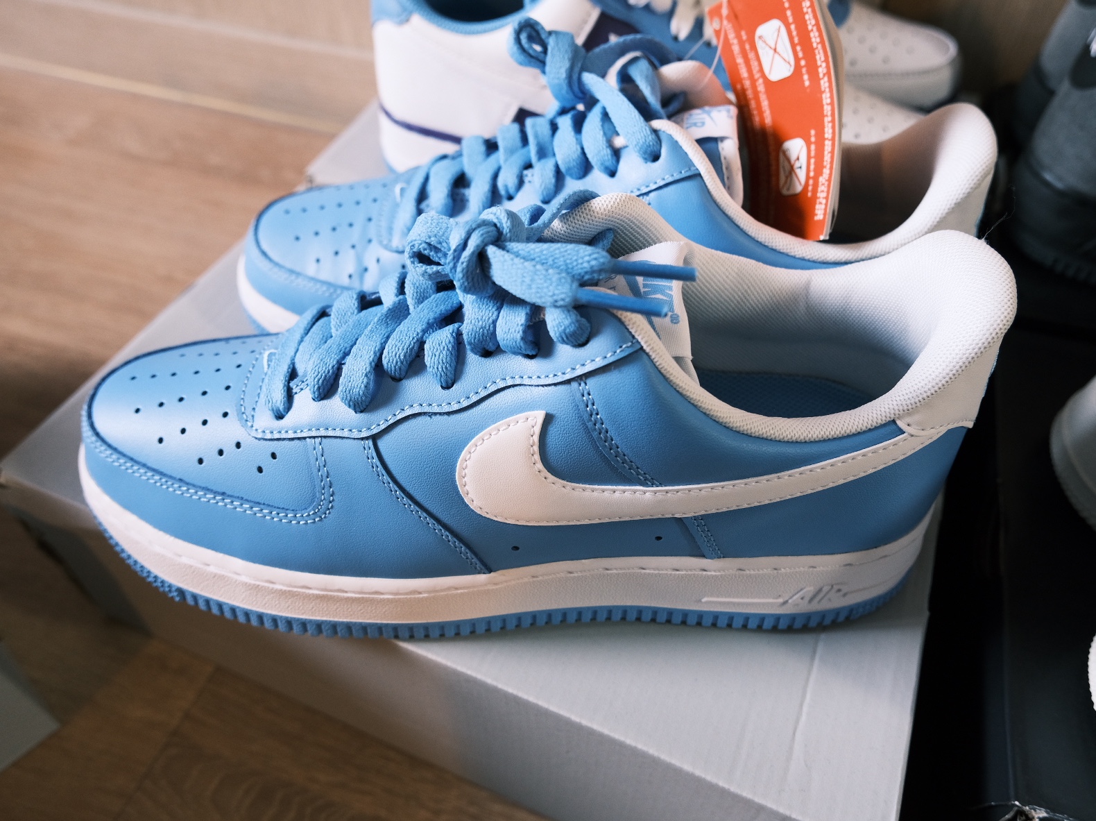 Nike Air Force 1 '07 First Use White Team Red, Nike Air Force 1 '07 Low 1-800 착용 스타일 - 5