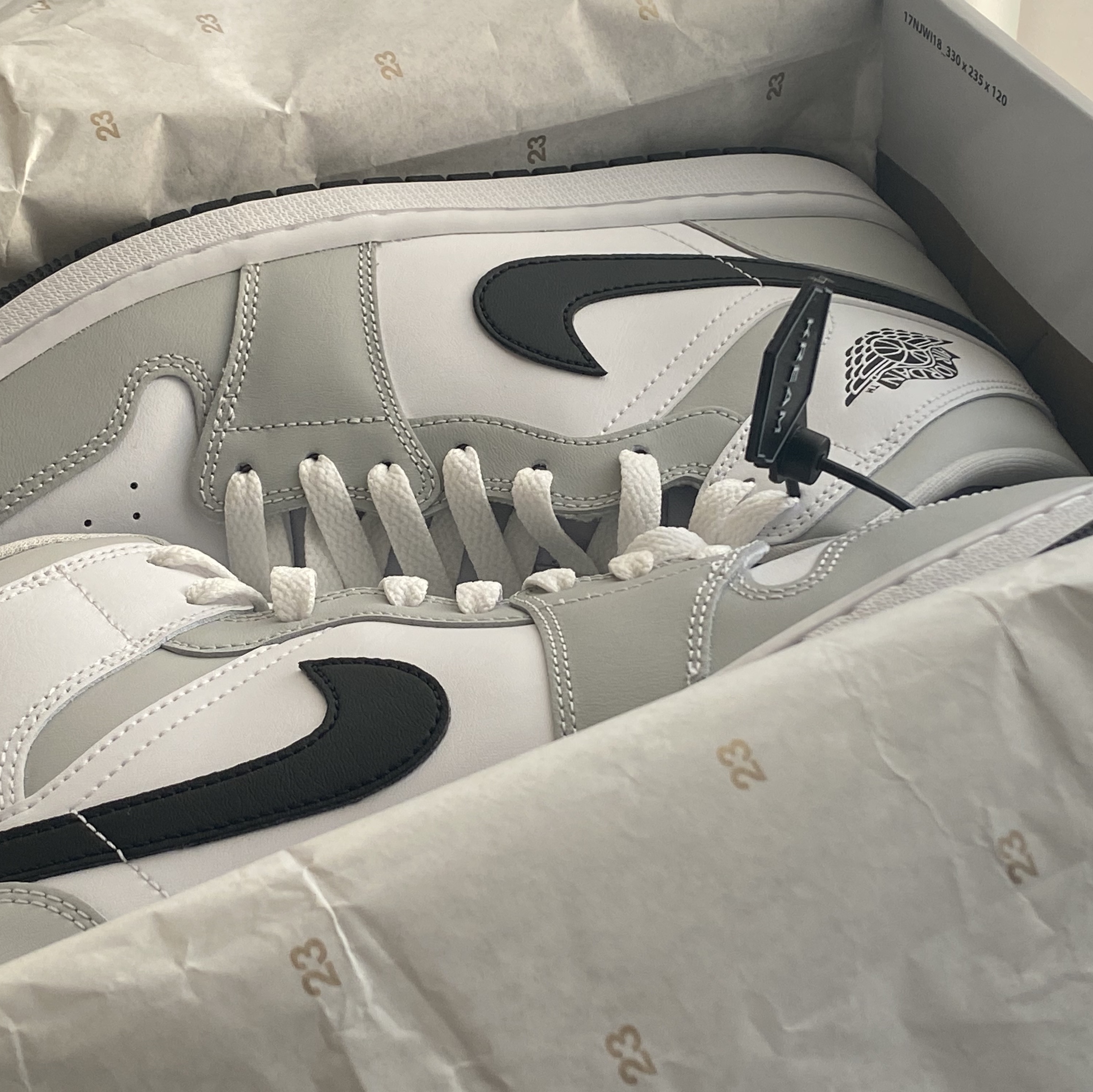 (W) Jordan 1 Mid Grey Fog 착용 스타일 - 2