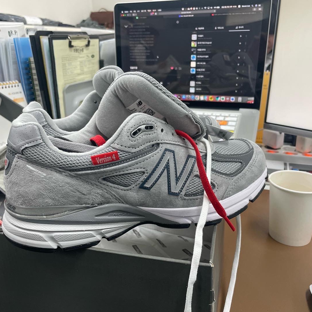 New Balance 990vs4 Made in USA Grey 착용 스타일 - 1
