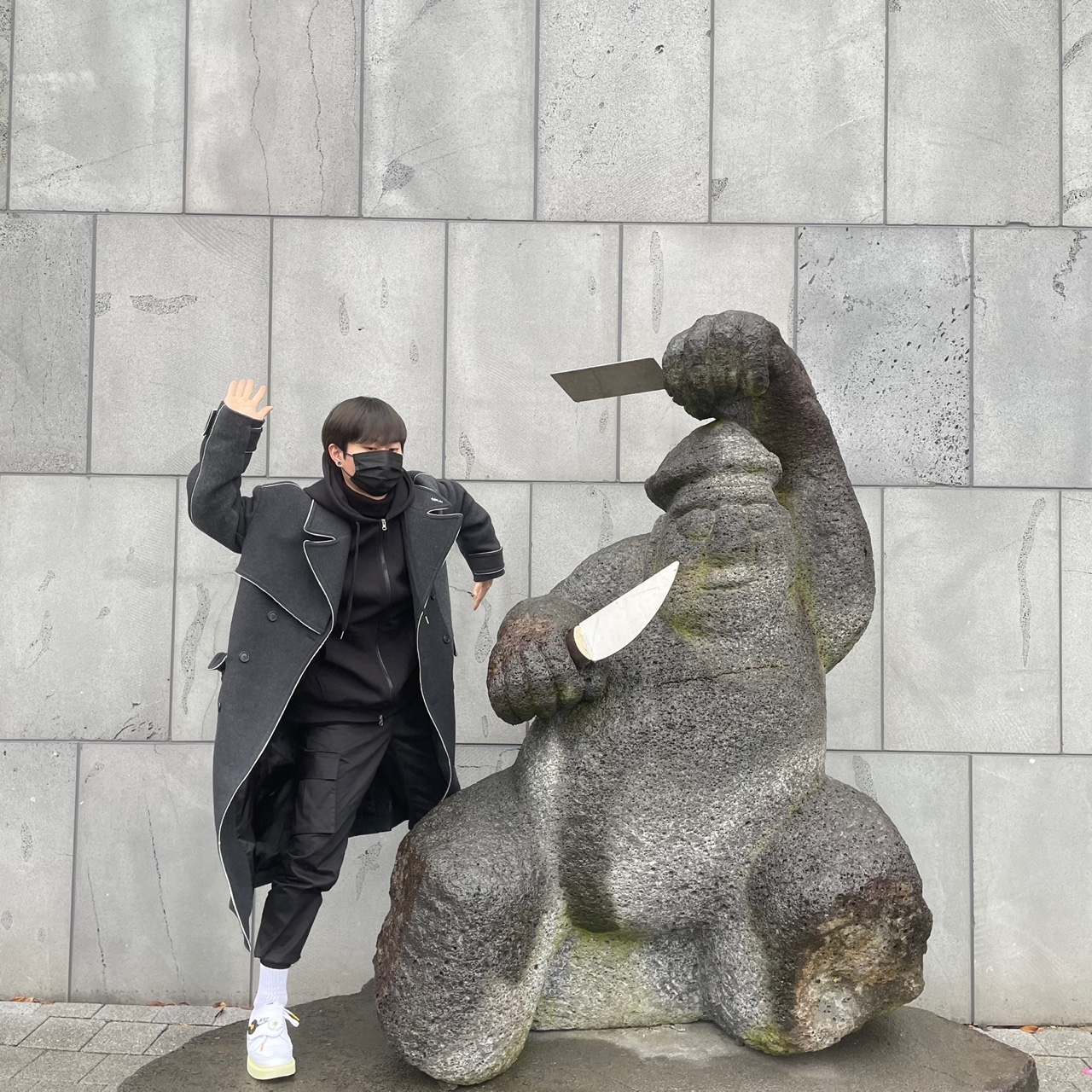 Zara x Ader Error Oversized Wool Coat Grey, Nike x Peaceminusone Kwondo1 White 착용 스타일 - 3