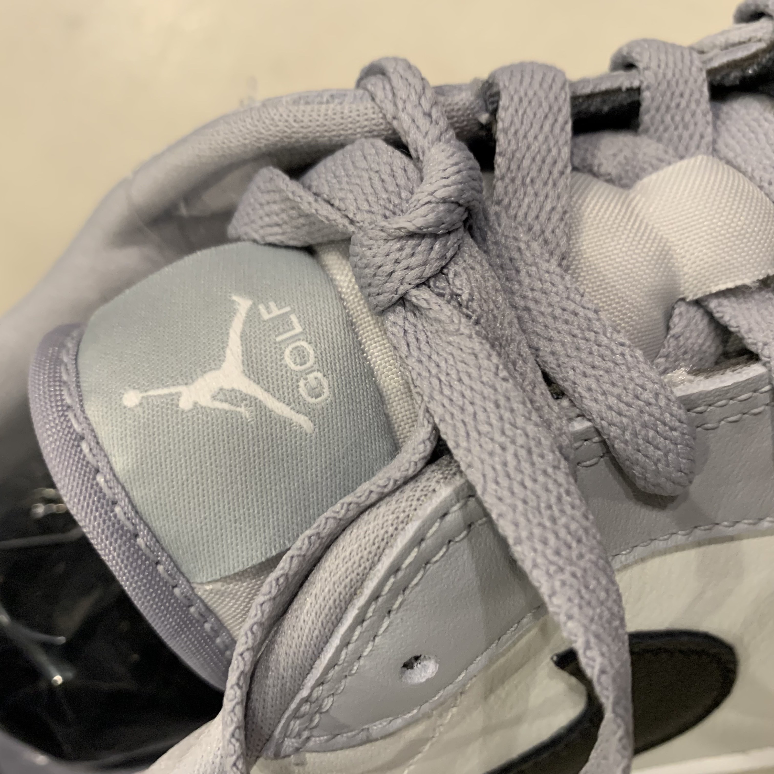 Jordan 1 Low Golf Wolf Grey 착용 스타일 - 2