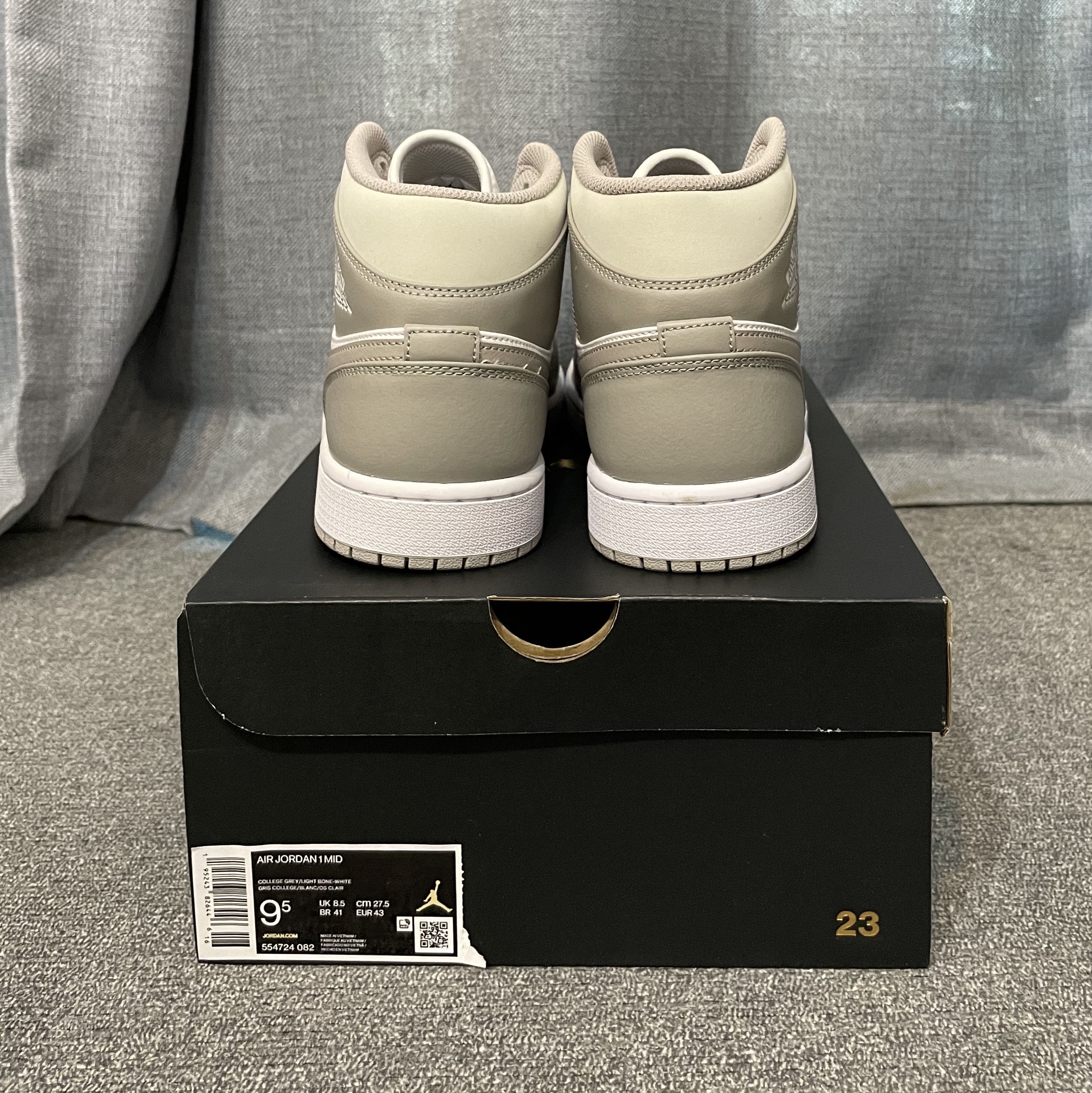 Jordan 1 Mid College Grey, Jordan 1 Mid Light Smoke Grey Anthracite 착용 스타일 - 3