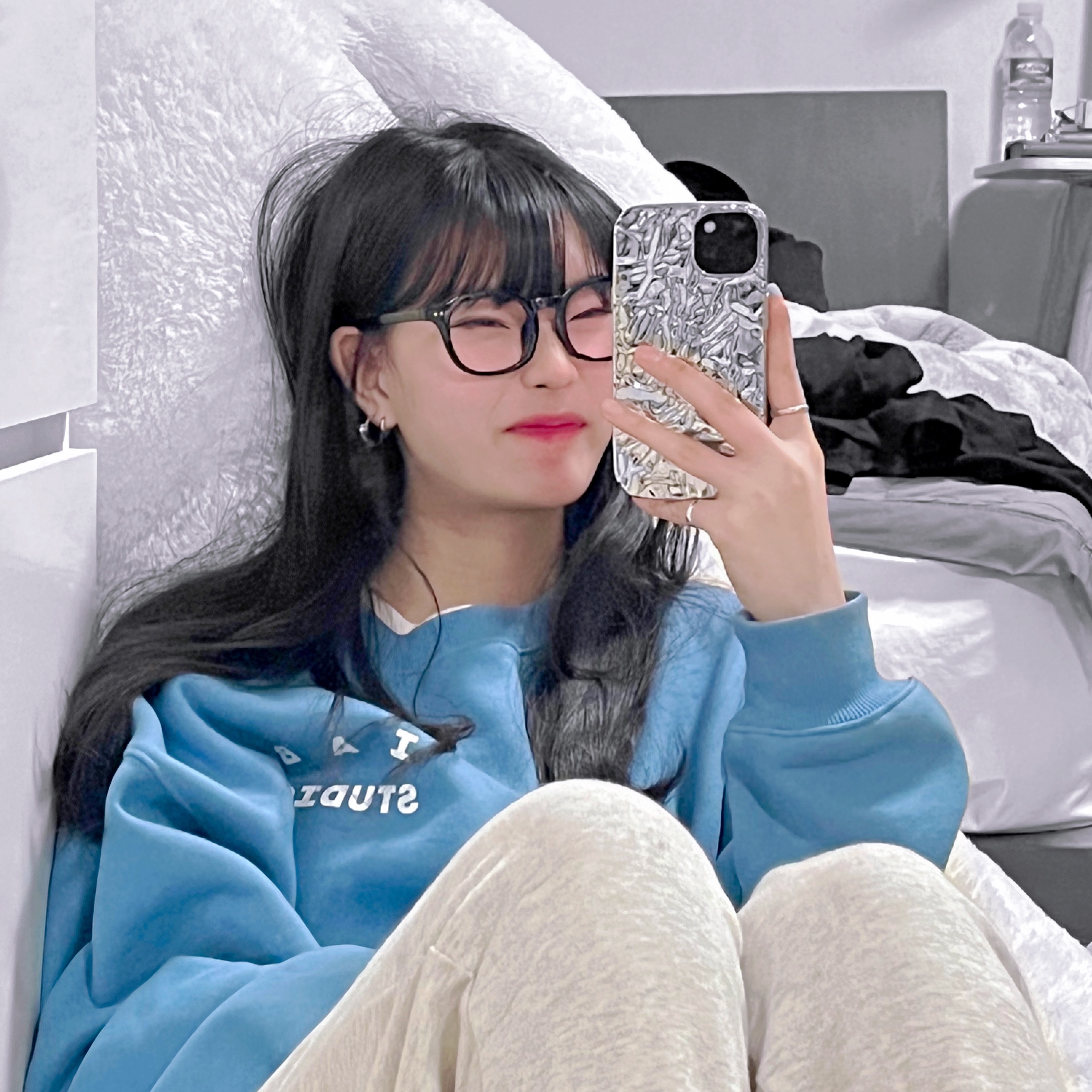 IAB Studio Crewneck Sky Blue 착용 스타일 - 2