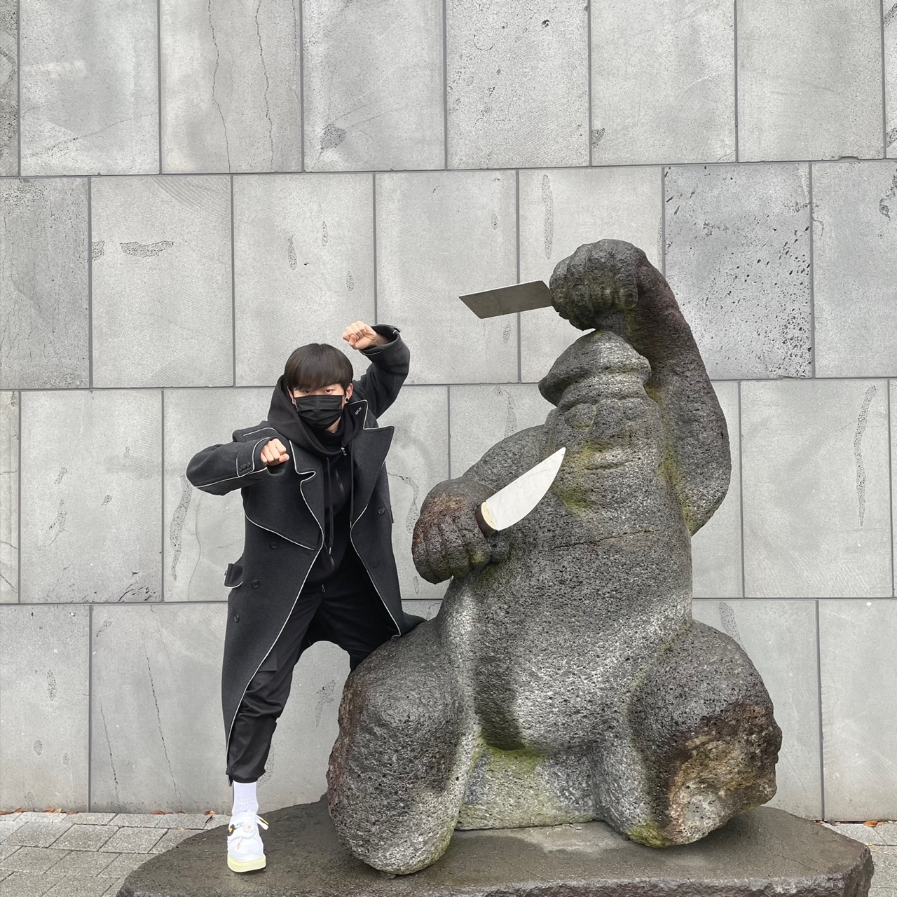 Zara x Ader Error Oversized Wool Coat Grey, Nike x Peaceminusone Kwondo1 White 착용 스타일 - 1