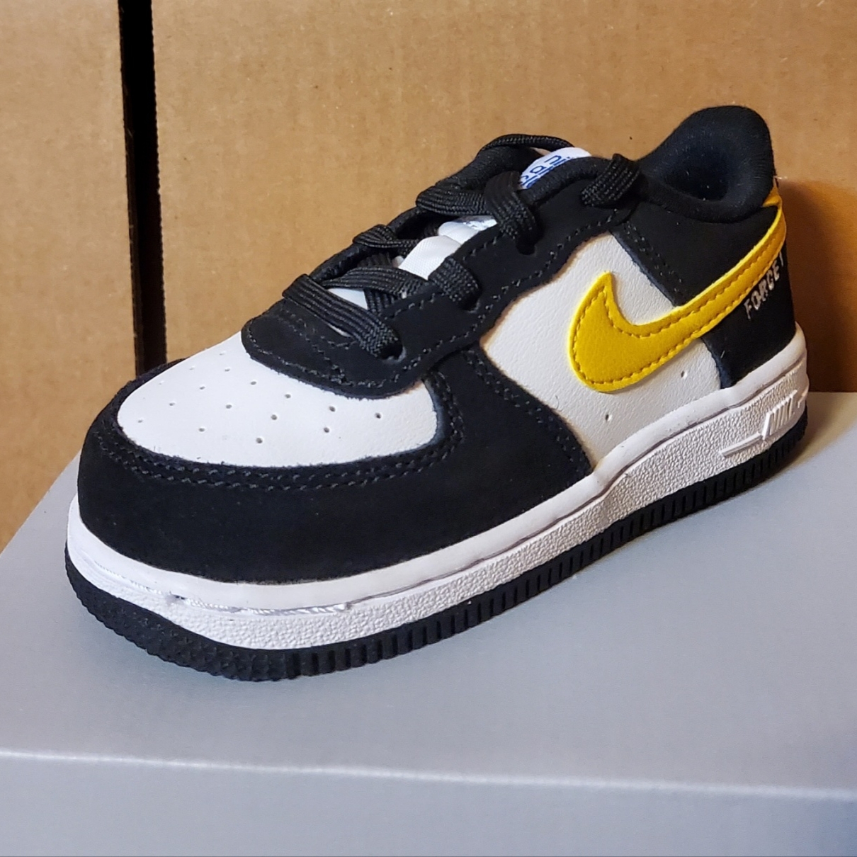 (PS) Nike Air Force 1 LV8 Athletic Club Black Dark Sulfur 착용 스타일