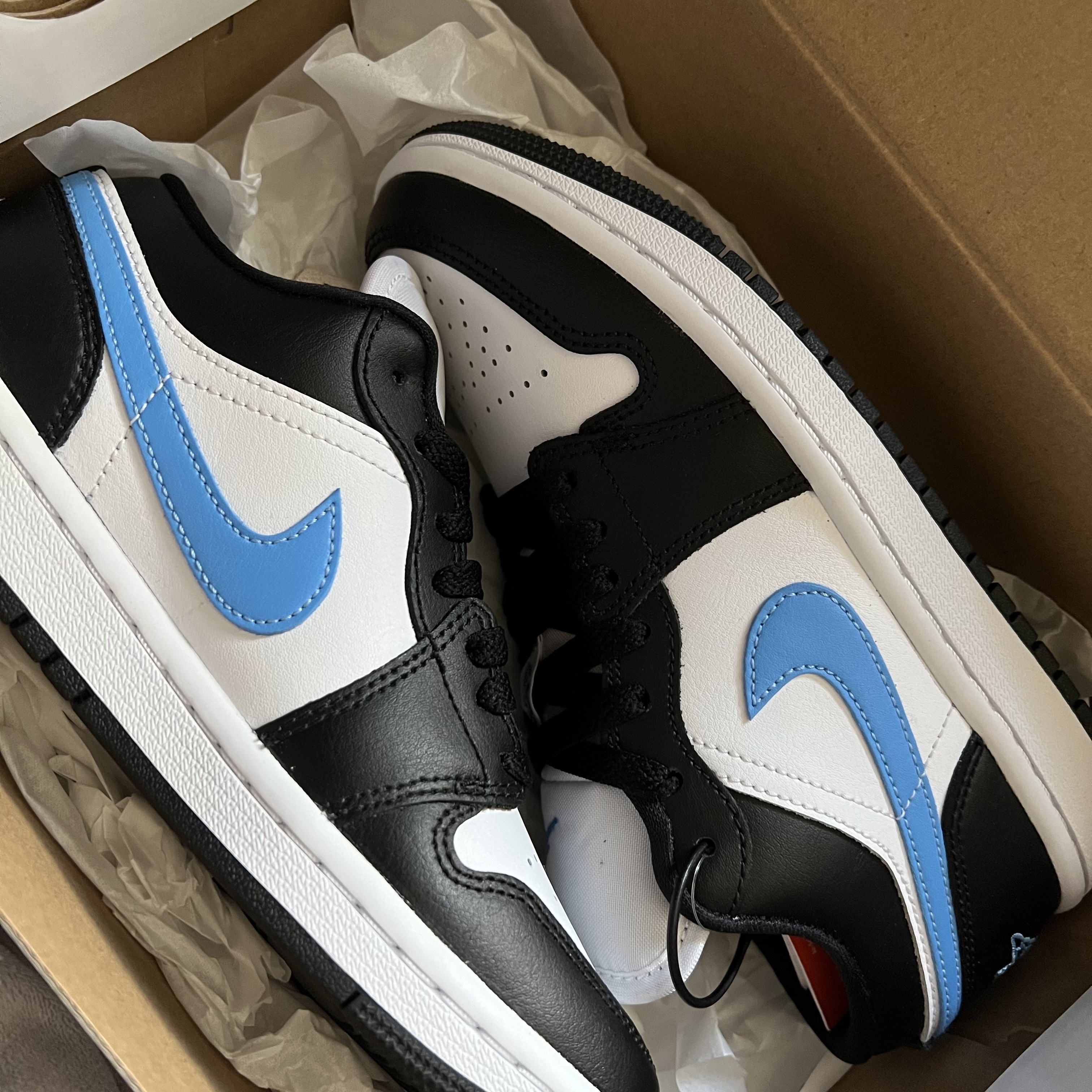 (W) Jordan 1 Low Black University Blue 착용 스타일