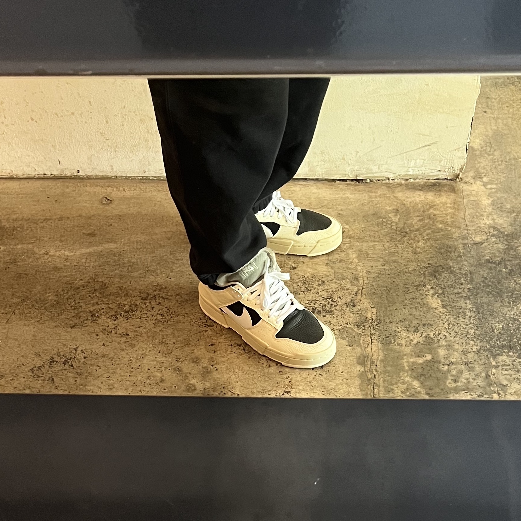(W) Nike Dunk Low Disrupt Pale Ivory, Nike NRG Solo Swoosh Fleece Pants Black - US/EU 착용 스타일