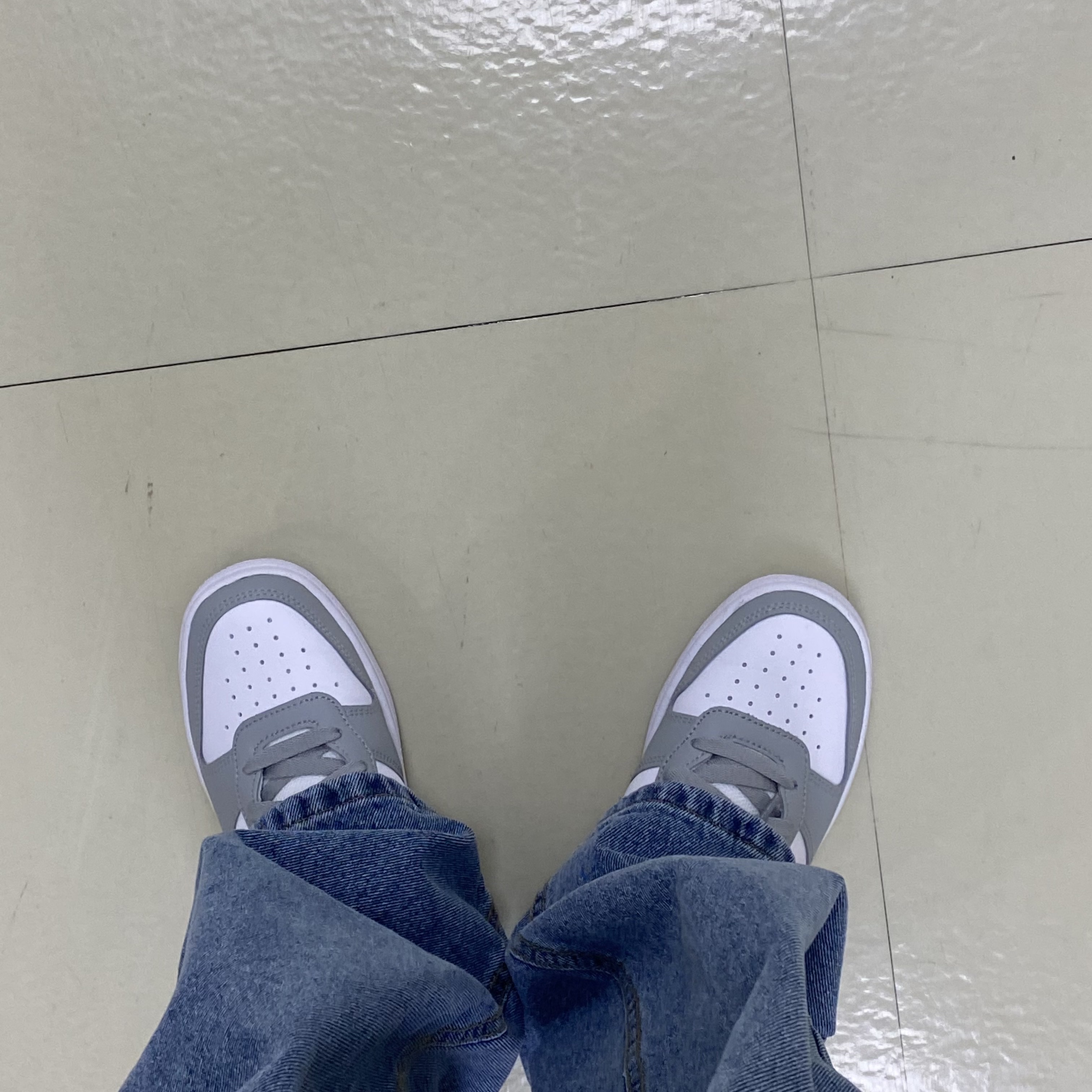 (GS) Nike Court Borough Low 2 Light Smoke Grey 착용 스타일 - 3