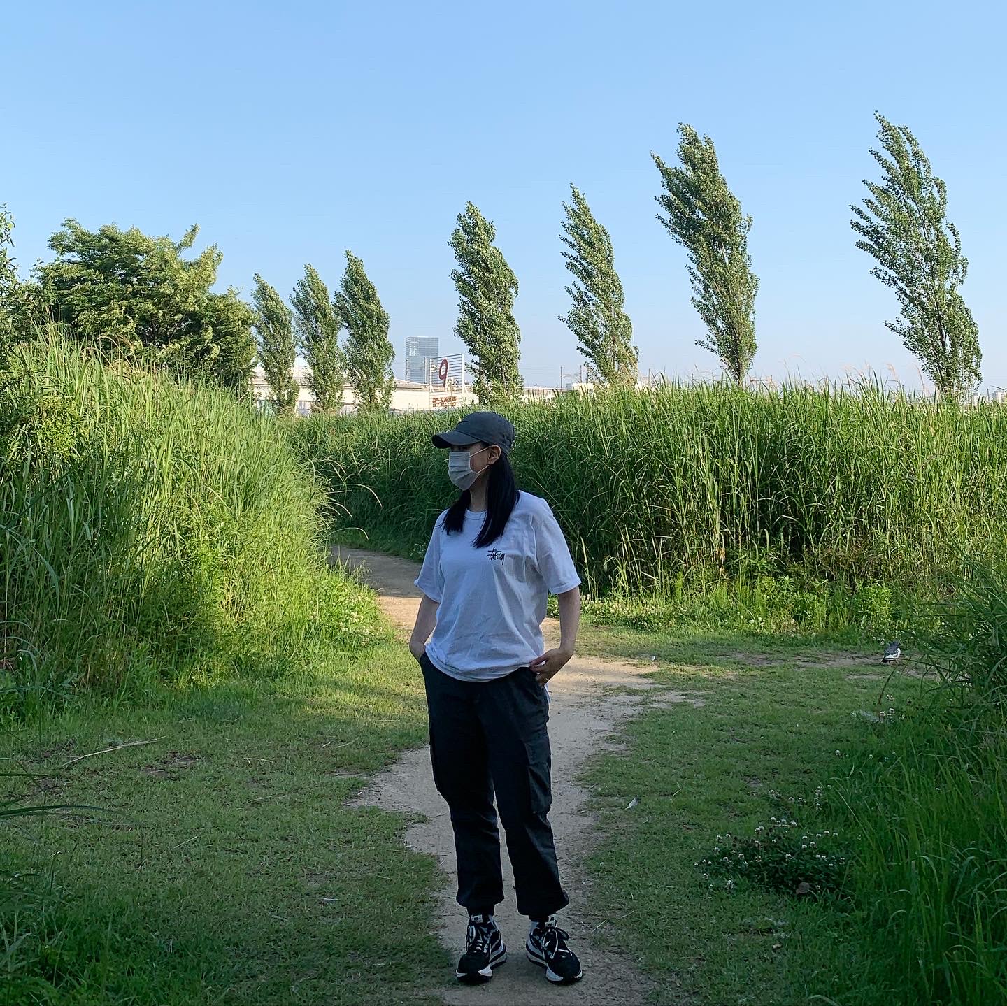 Nike x Sacai VaporWaffle Black White, Stussy Basic Stussy T-Shirt White 2021 착용 스타일 - 2