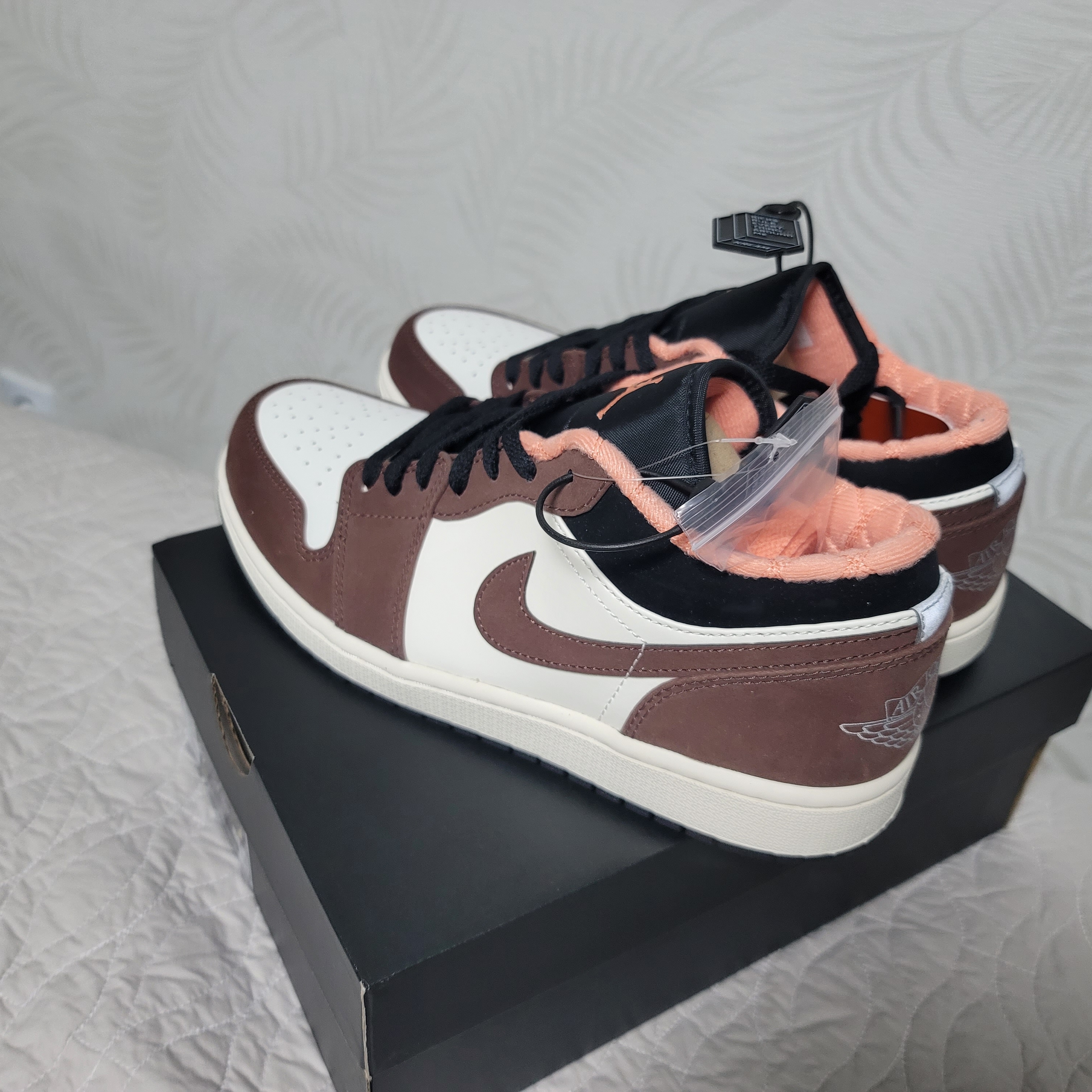 Jordan 1 Low SE Chocolate Bliss 착용 스타일 - 2