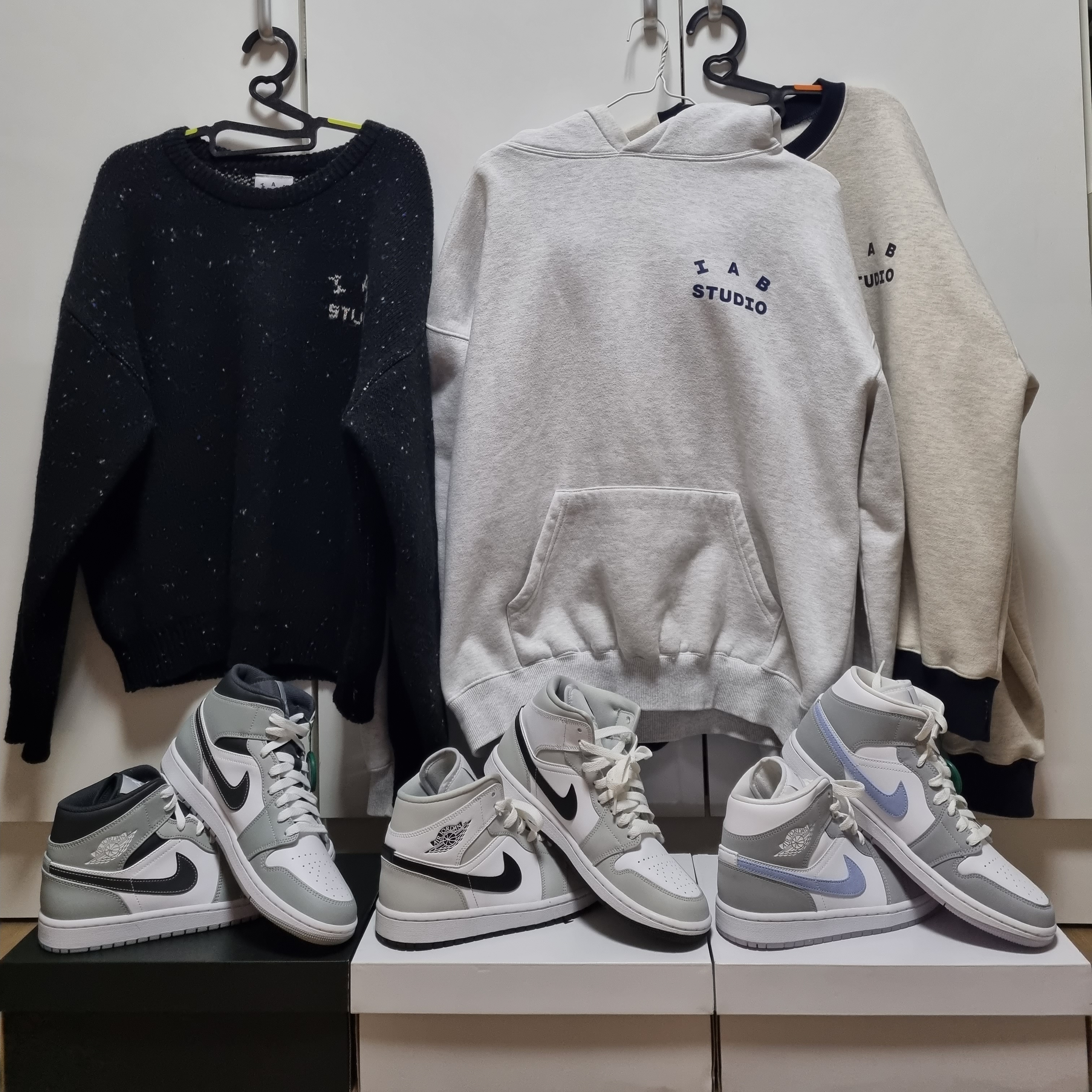 IAB Studio Hoodie Light Gray, IAB Studio Sweatshirt Oatmeal Navy 착용 스타일