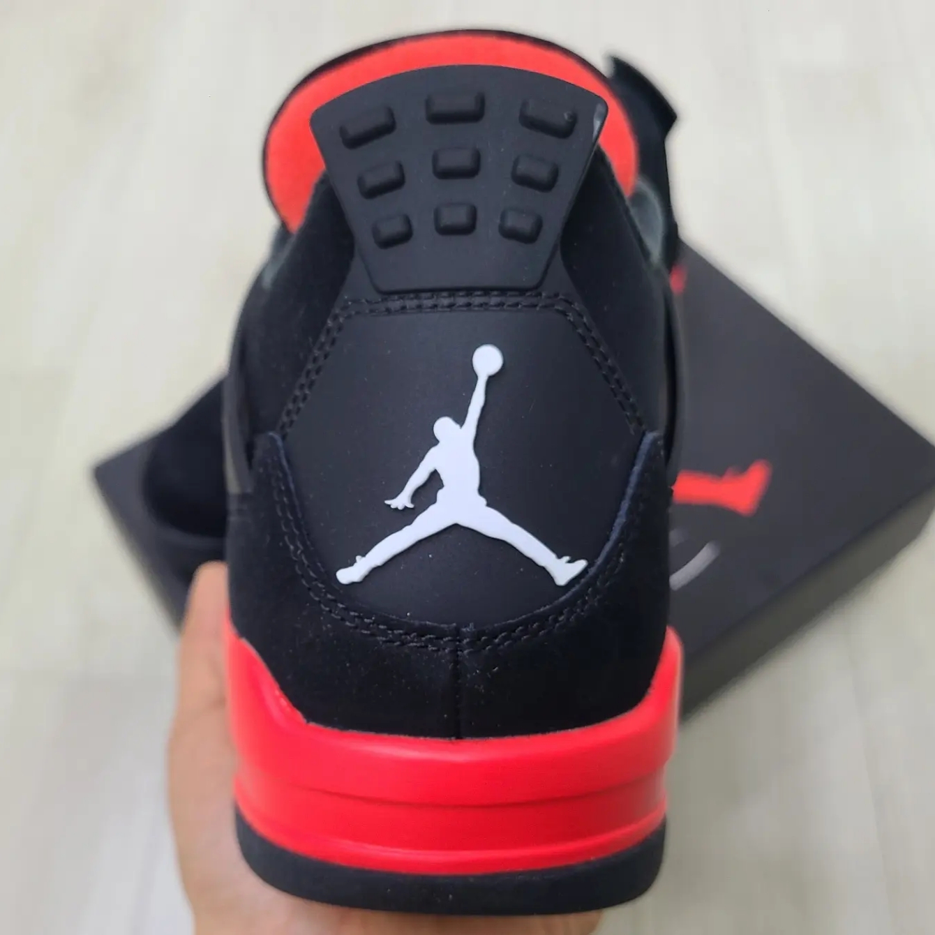 Jordan 4 Retro Crimson 착용 스타일 - 3