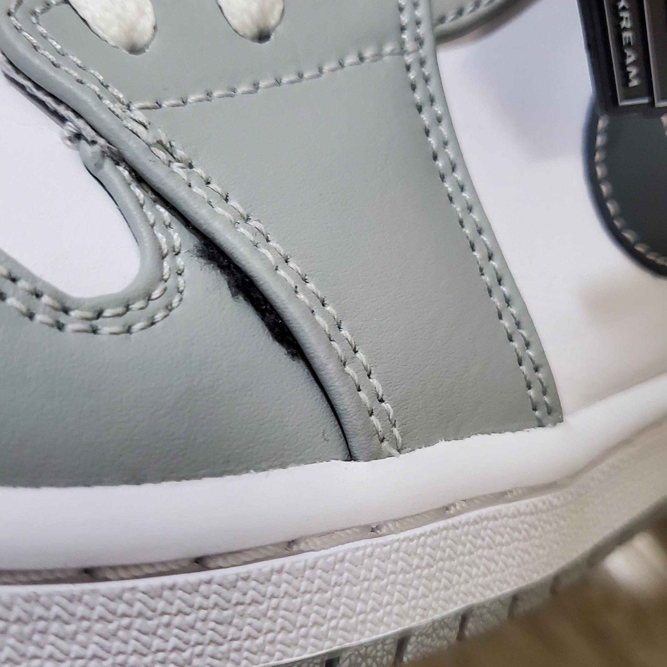 Jordan 1 Mid Light Smoke Grey Anthracite 착용 스타일