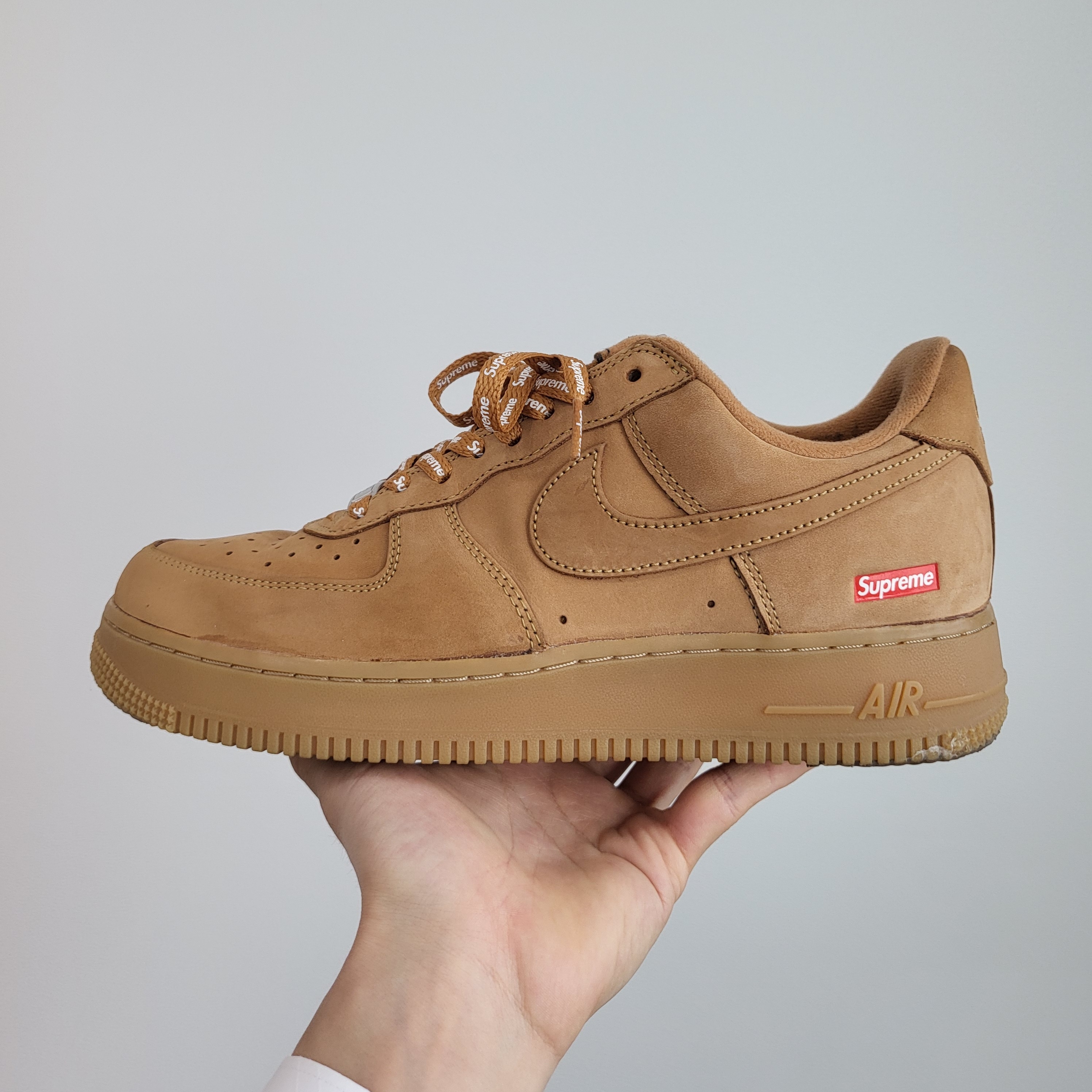 Nike x Supreme Air Force 1 Low Flax 착용 스타일 - 1