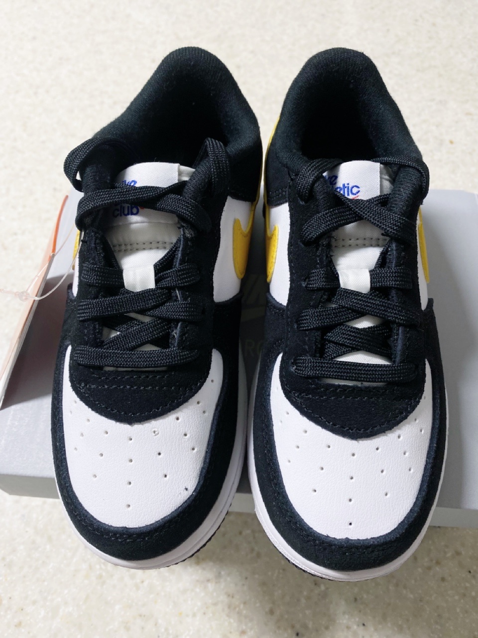 (TD) Nike Force 1 LV8 Athletic Club Black Dark Sulfur 착용 스타일 - 2