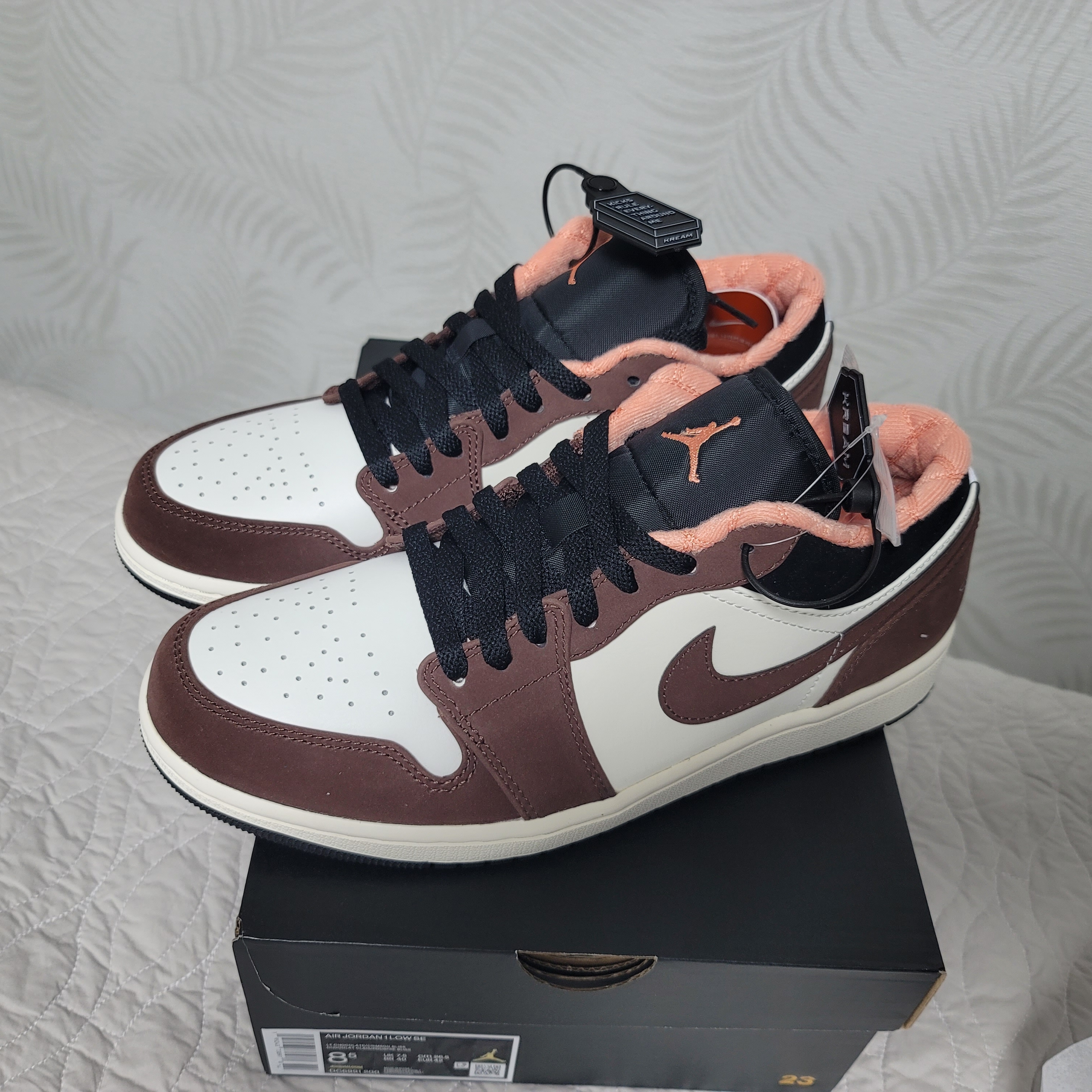 Jordan 1 Low SE Chocolate Bliss 착용 스타일 - 1