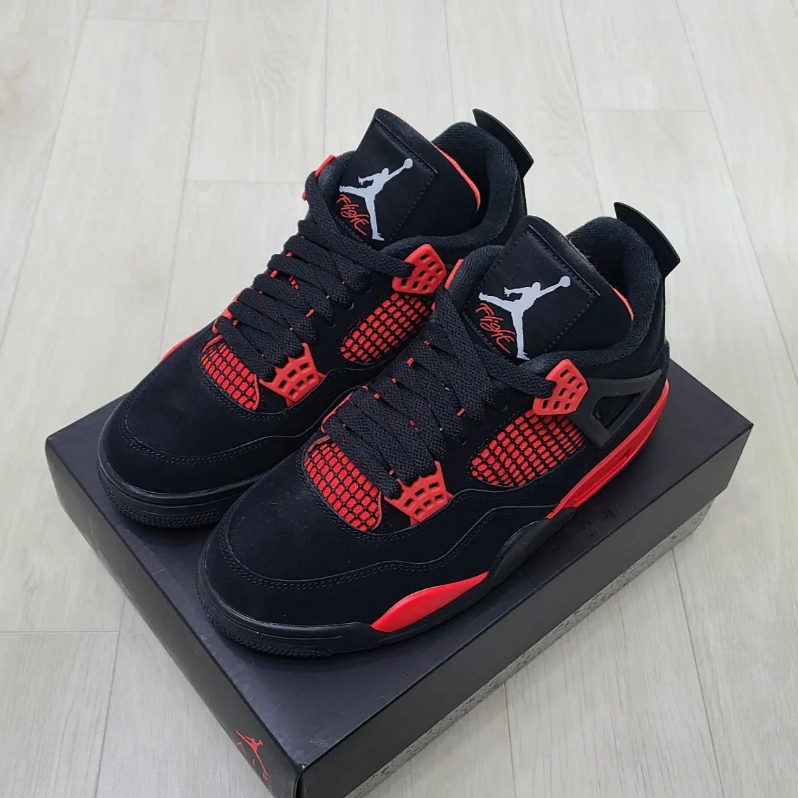 Jordan 4 Retro Crimson 착용 스타일 - 2