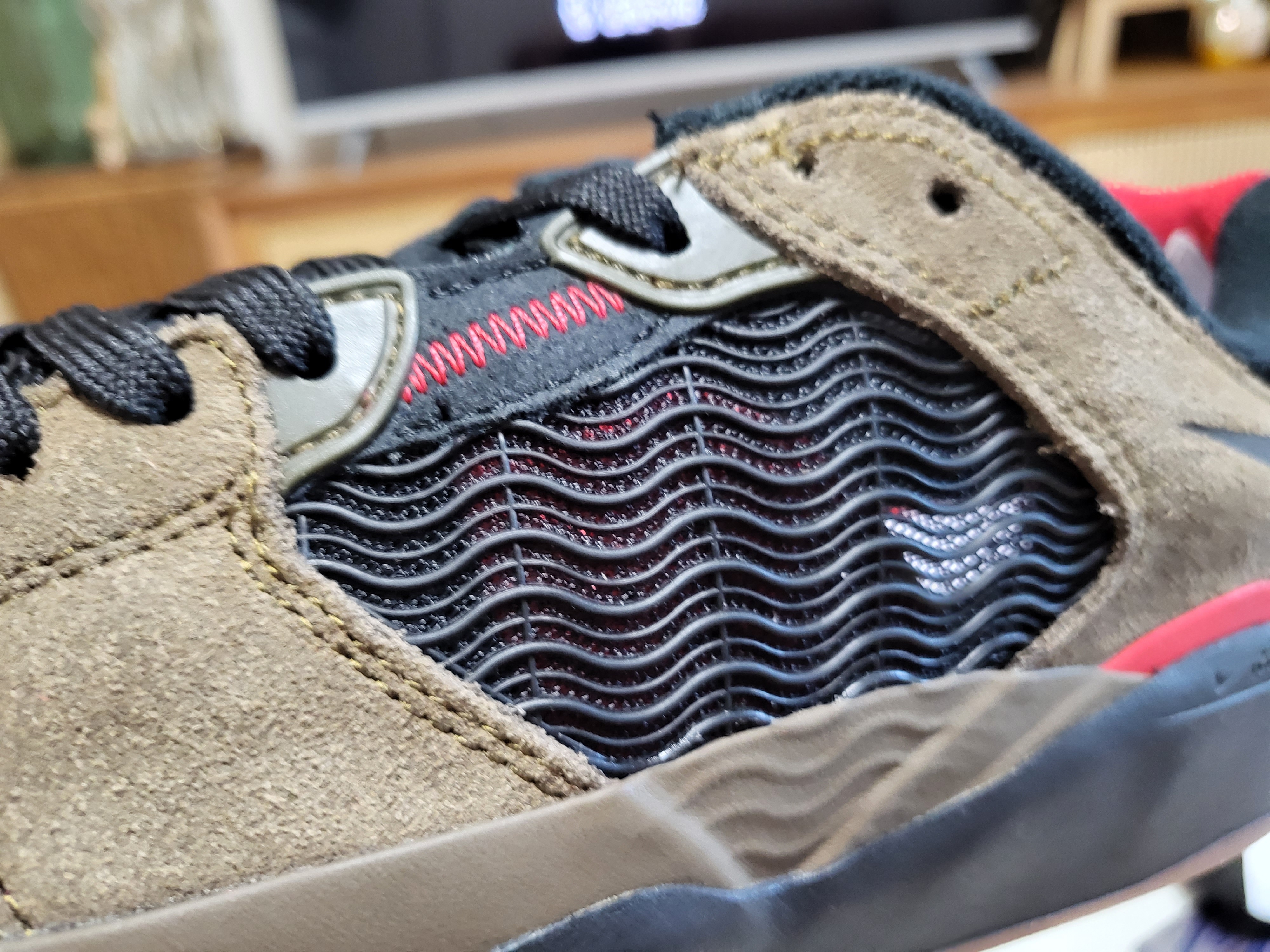Nike SB Ishod Wair Light Olive 착용 스타일 - 4