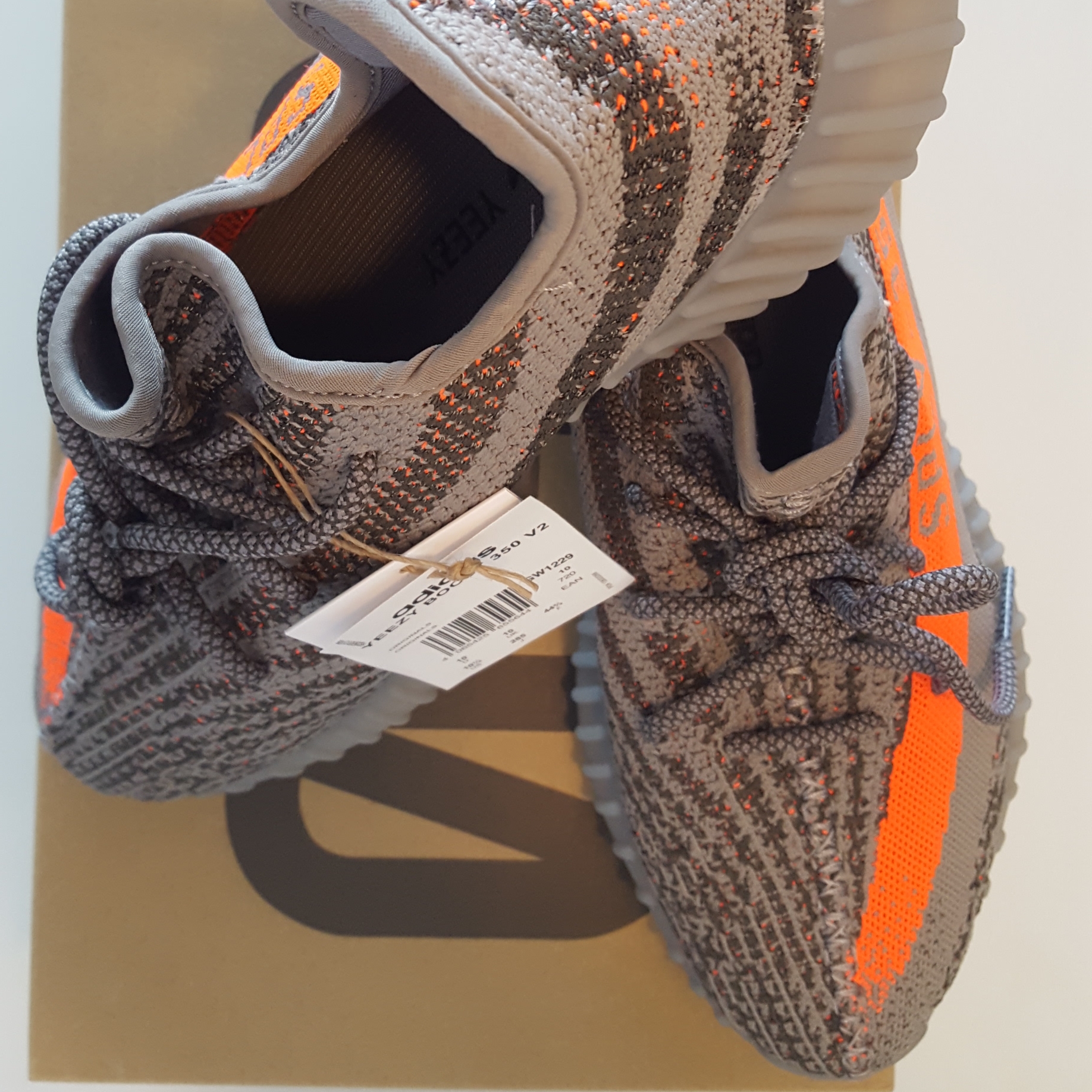 Adidas Yeezy Boost 350 V2 Beluga - Reflective 착용 스타일 - 2