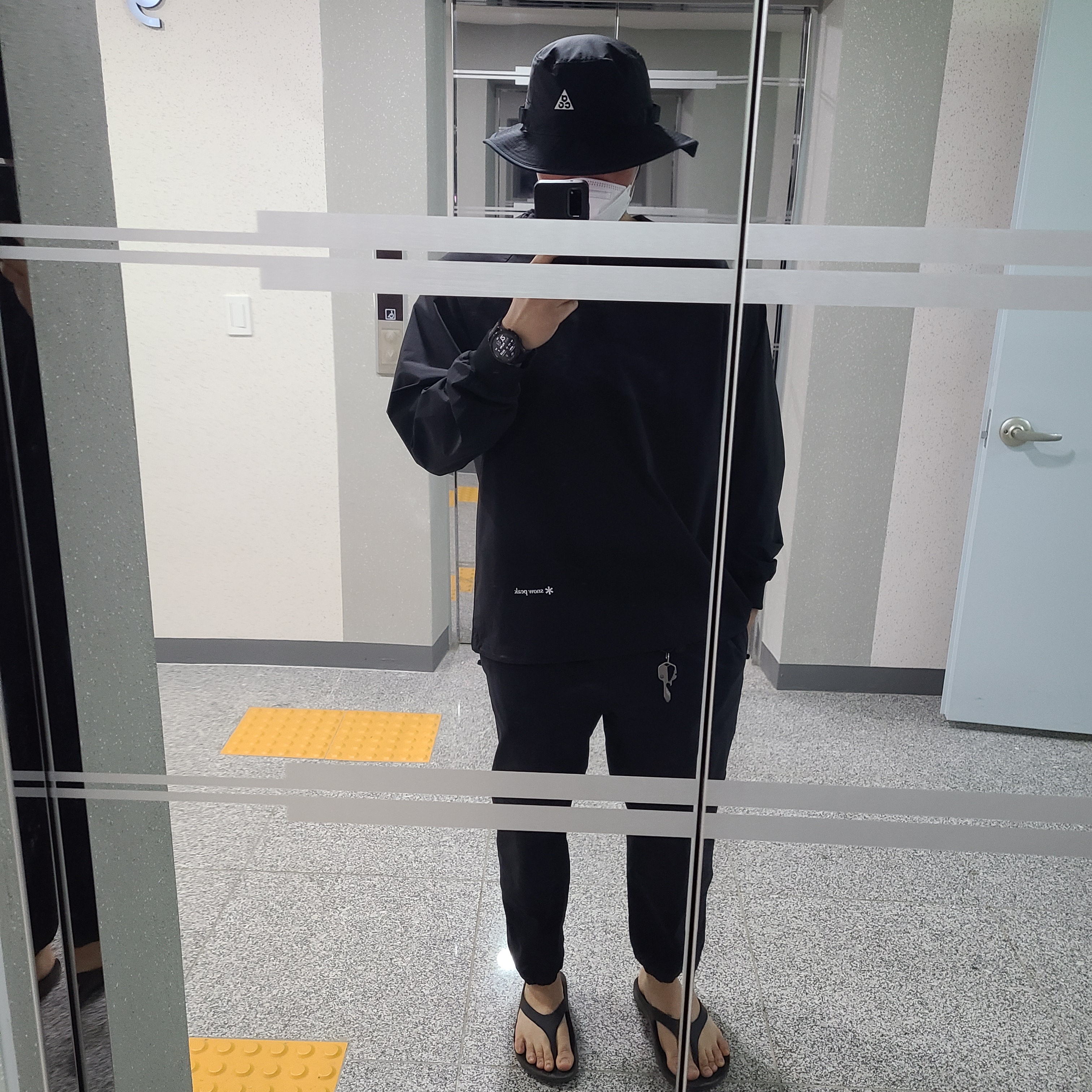 Nike NRG ACG Bucket Black, Nike ACG Trail Pants Black - Asia 착용 스타일