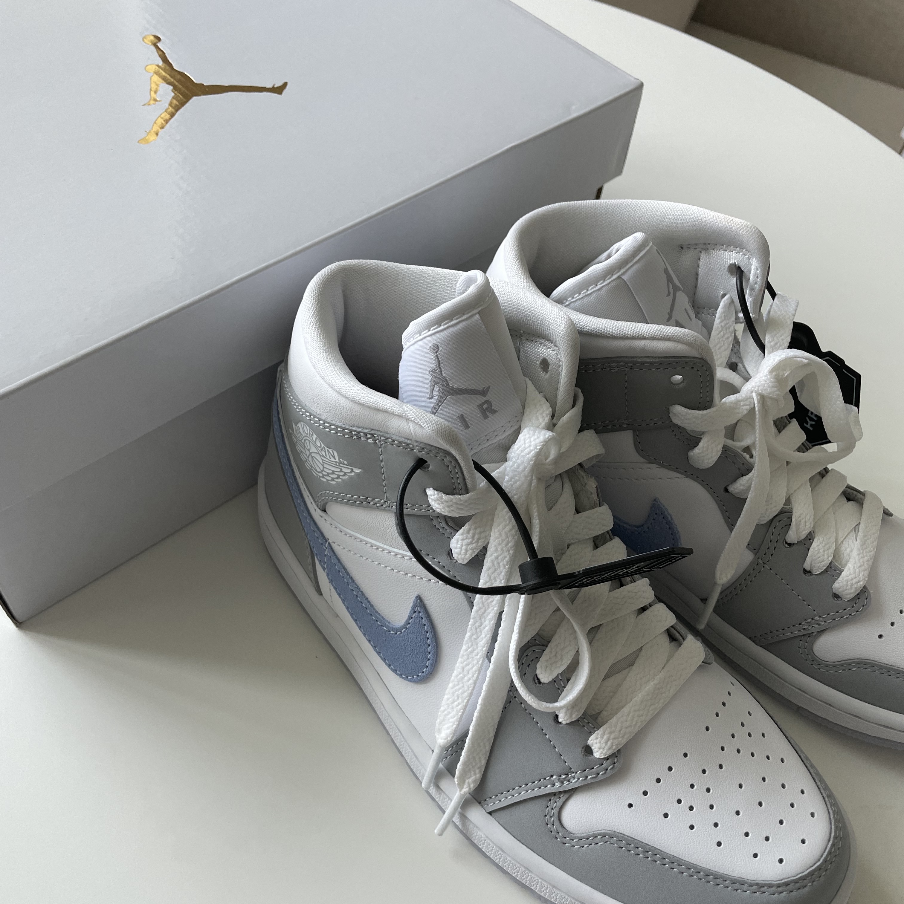 (W) Jordan 1 Mid Wolf Grey 착용 스타일 - 2