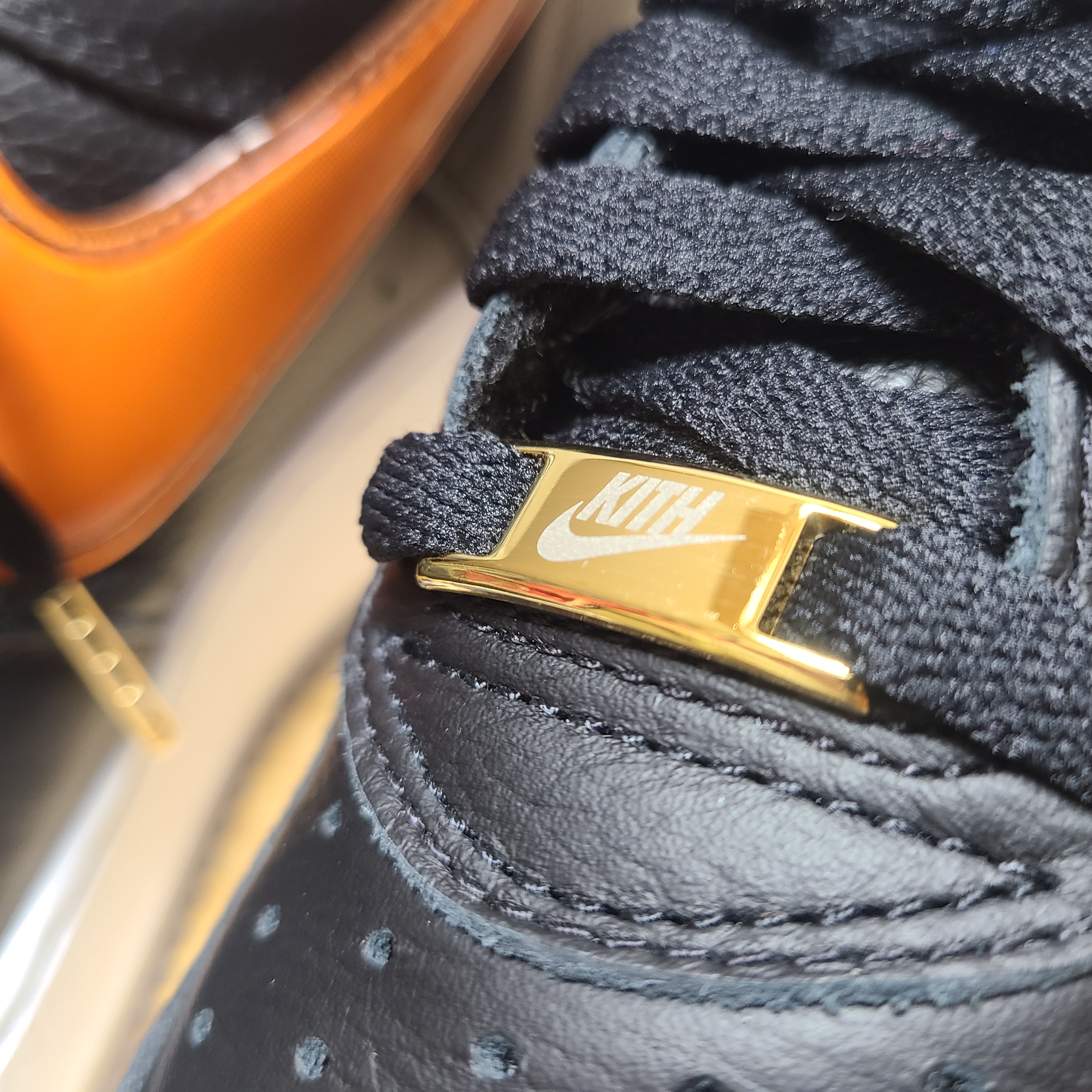 Nike x Kith Air Force 1 Low NYC Black 착용 스타일 - 2