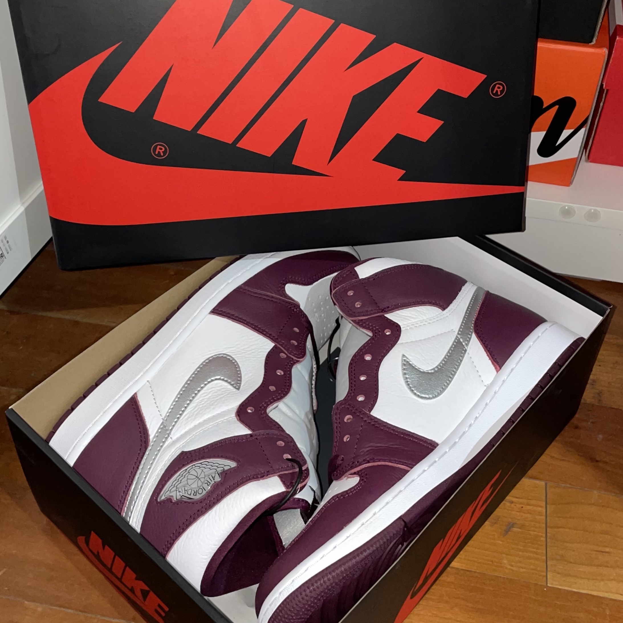 Jordan 1 Retro High OG Bordeaux 착용 스타일 - 3