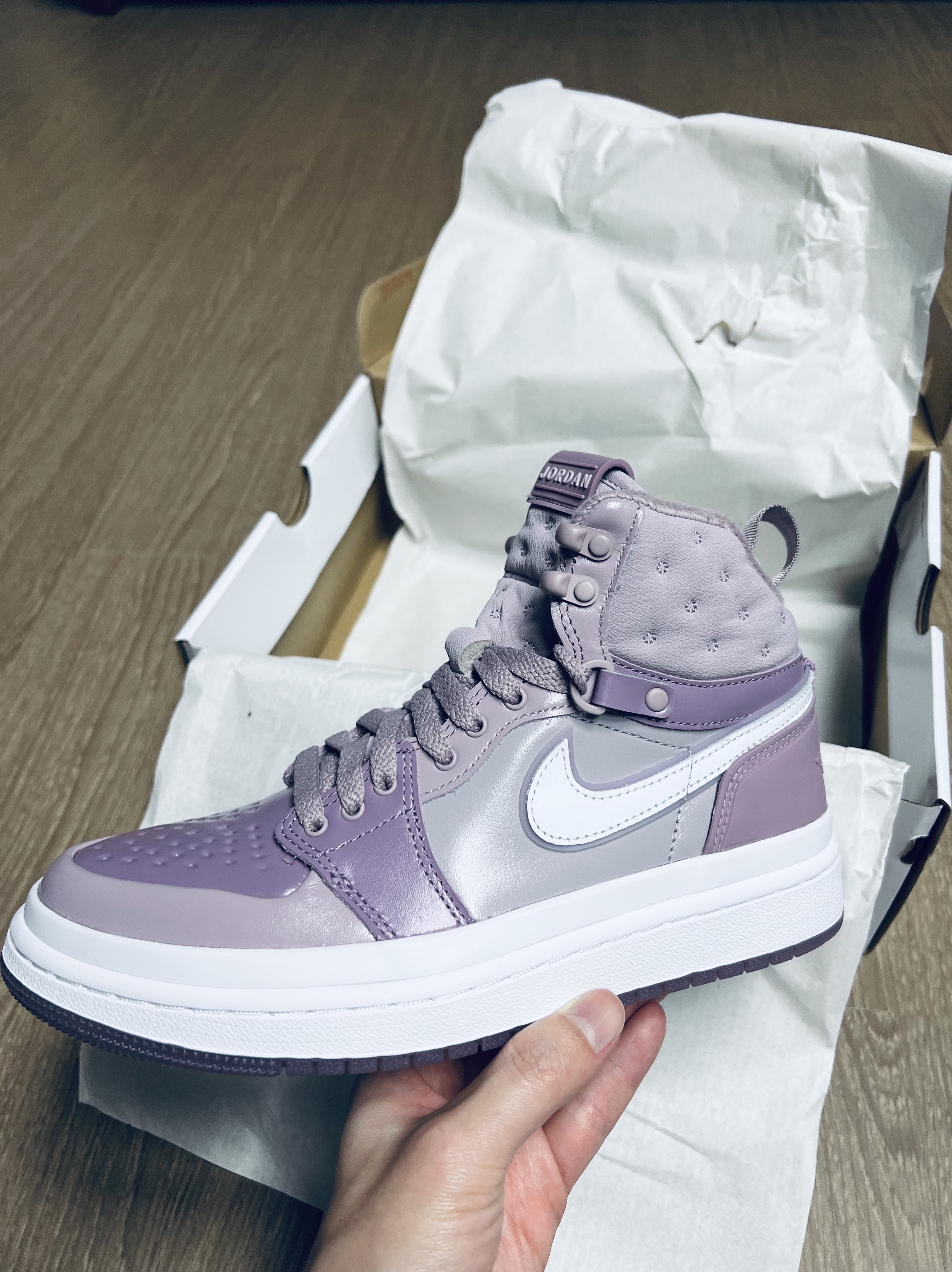 (W) Jordan 1 Acclimate Plum White 착용 스타일 - 4