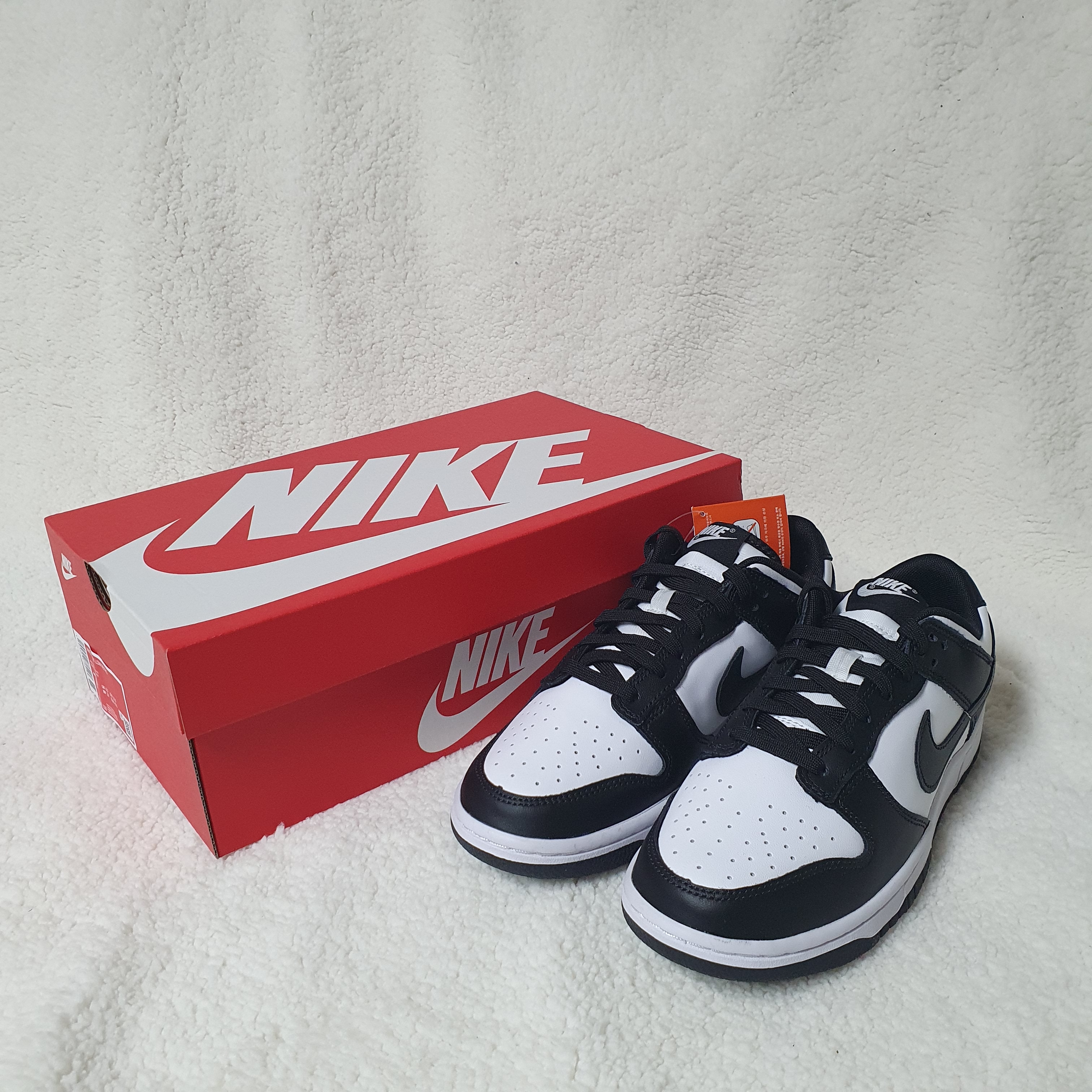 (W) Nike Dunk Low Black, Nike Dunk Low Retro Black 착용 스타일 - 1