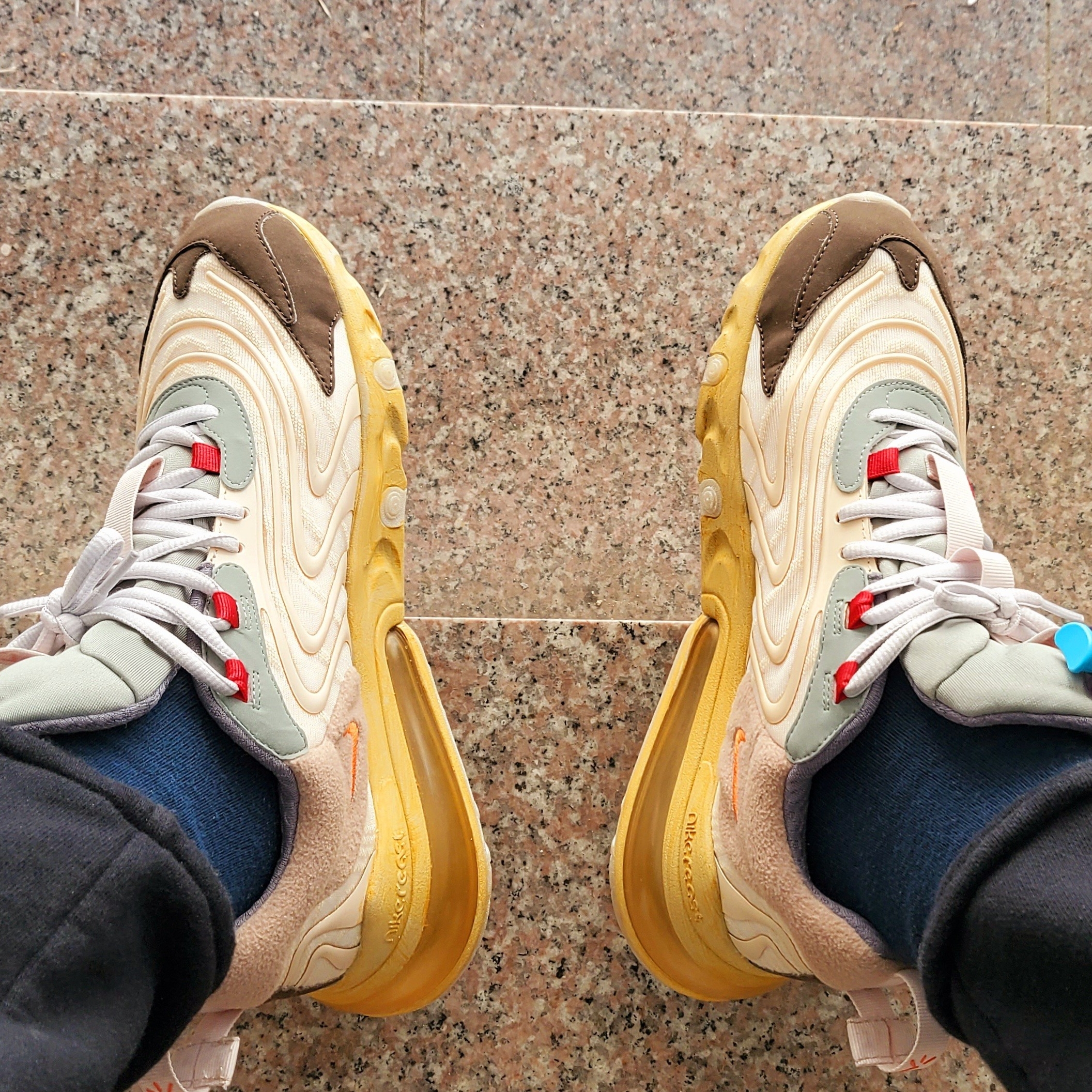 Nike x Travis Scott Air Max 270 React Cactus Trails 착용 스타일 - 2
