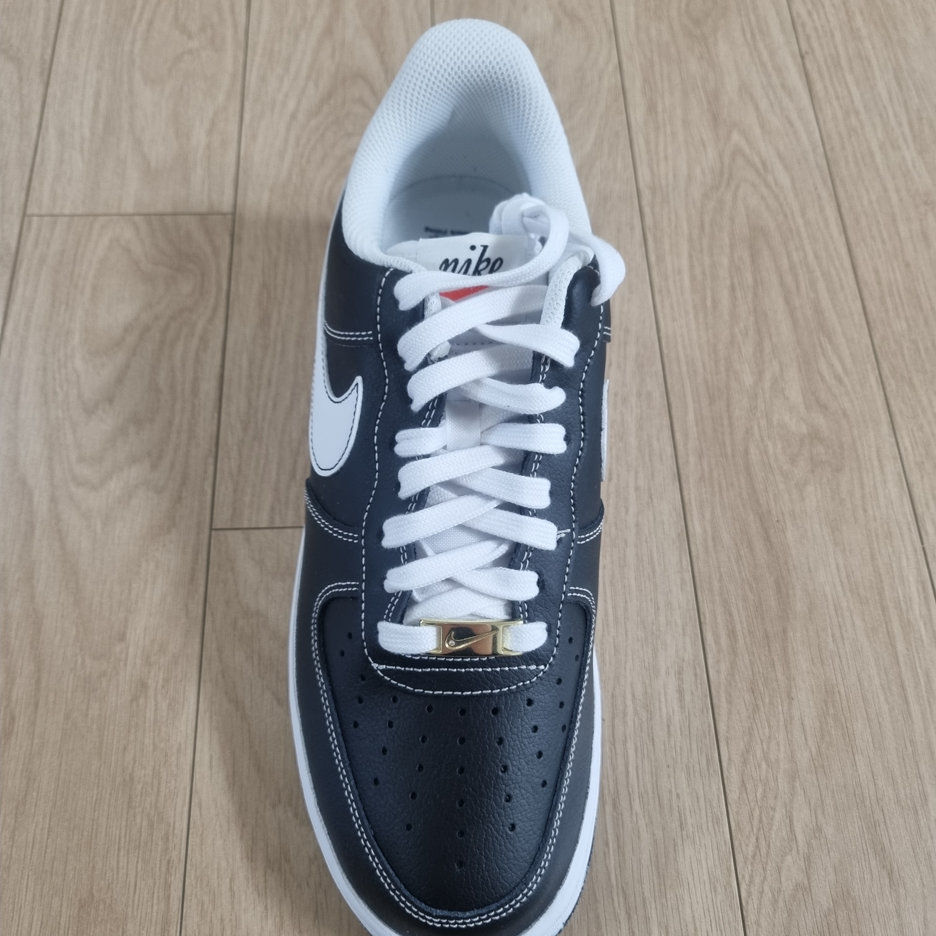 Nike Air Force 1 '07 First Use Black White 착용 스타일 - 1