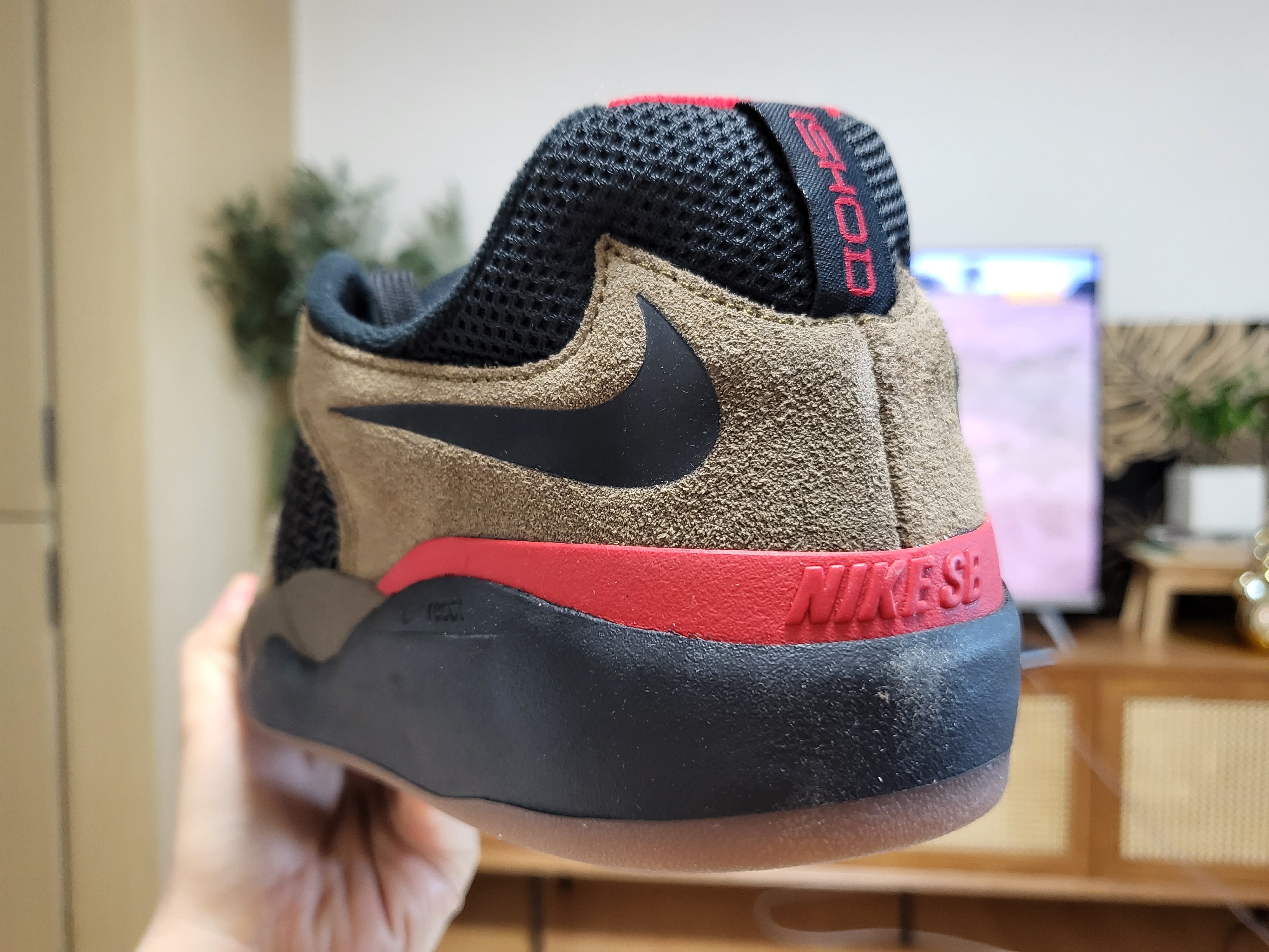 Nike SB Ishod Wair Light Olive 착용 스타일 - 3