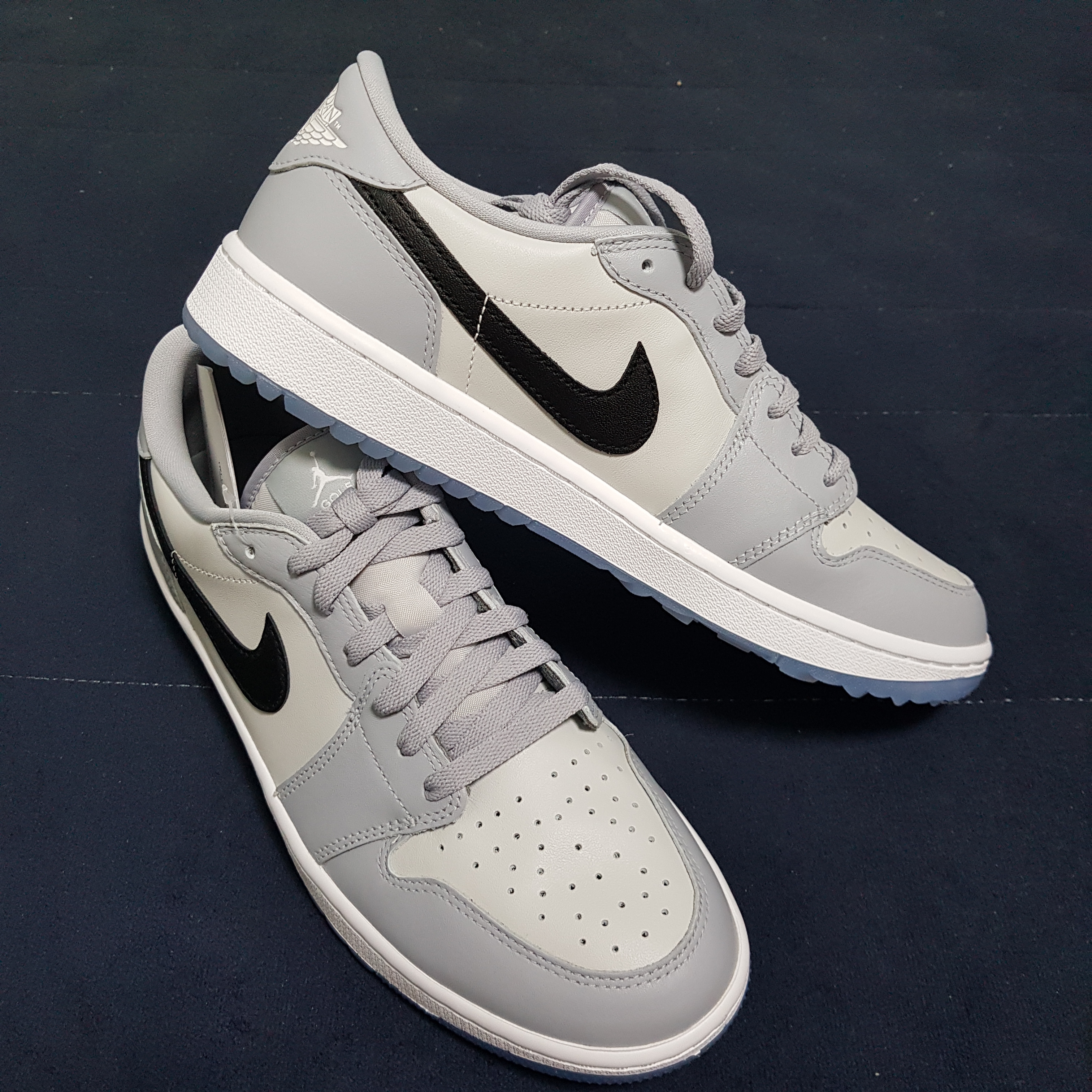 Jordan 1 Low Golf Wolf Grey 착용 스타일 - 1