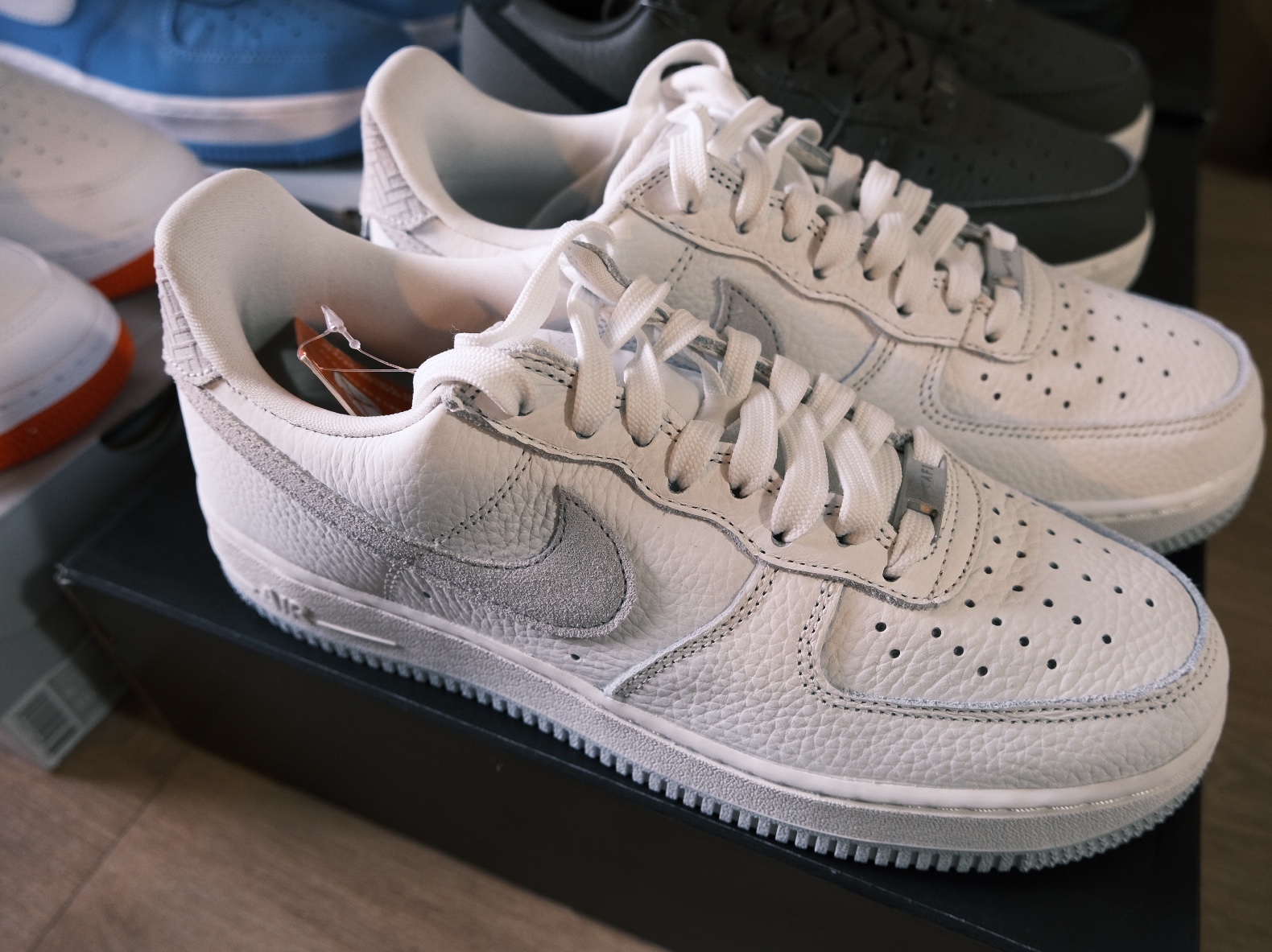 Nike Air Force 1 '07 First Use White Team Red, Nike Air Force 1 '07 Low 1-800 착용 스타일 - 4