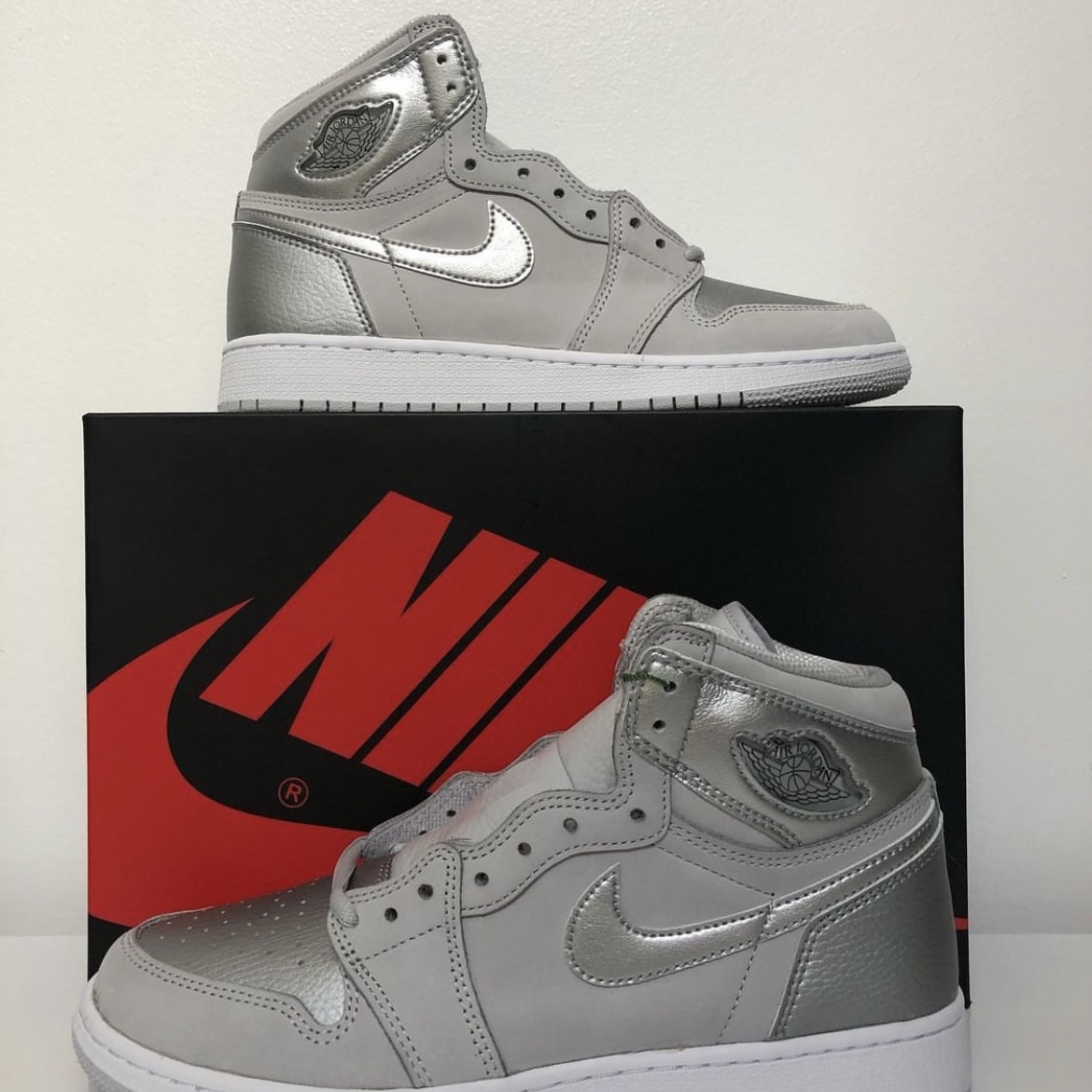 Jordan 1 Retro High OG CO.JP Neutral Grey 착용 스타일 - 2