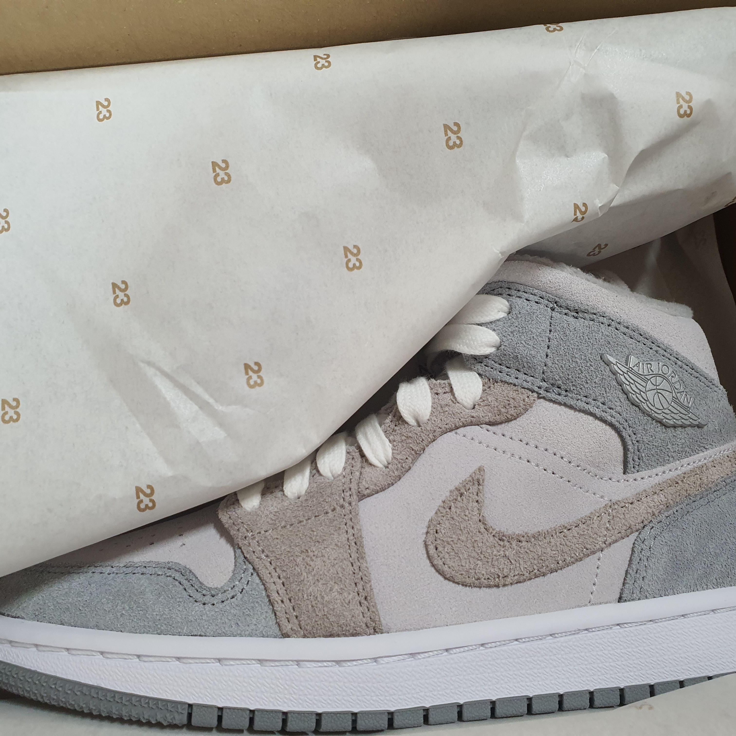 (W) Jordan 1 Mid SE Particle Grey 착용 스타일 - 2