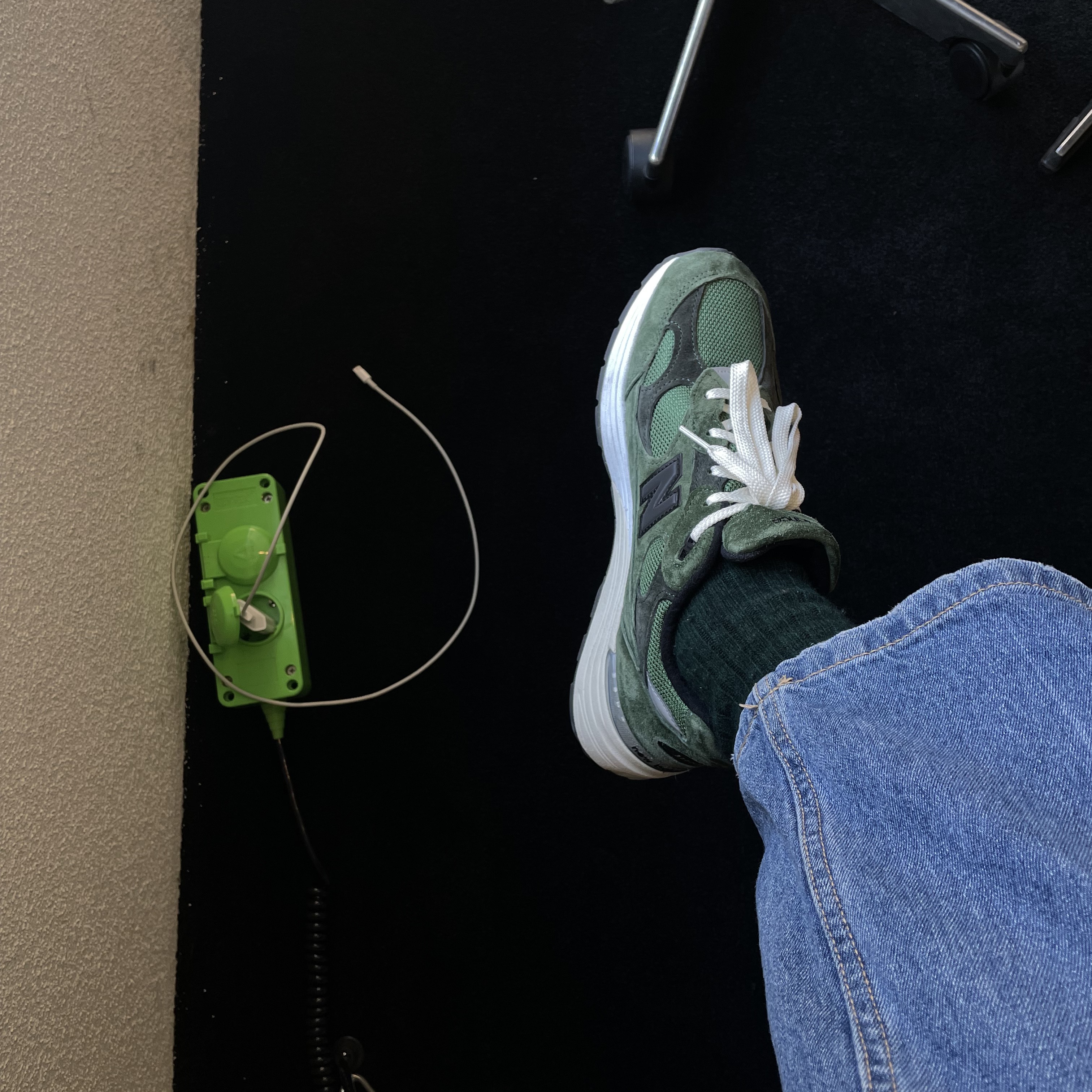 New Balance x JJJJound 992 Made in USA Mossy Green 착용 스타일 - 1