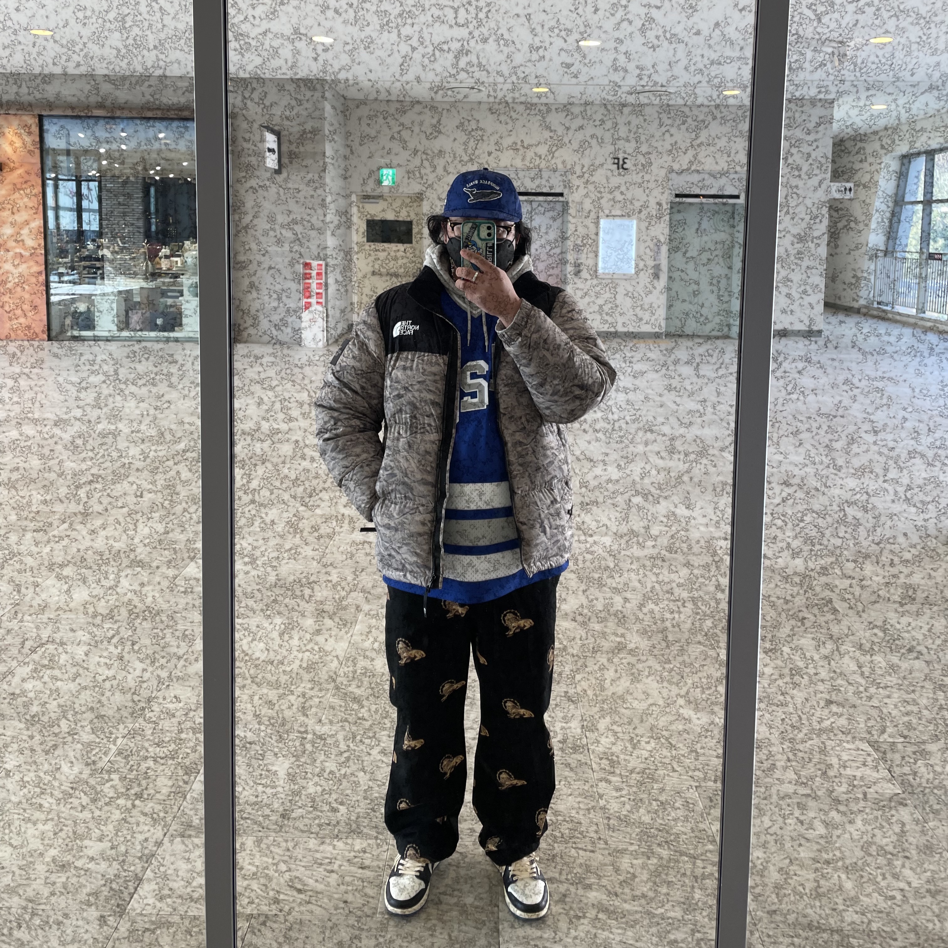 Jordan 1 x Travis Scott x Fragment Retro Low OG SP Military Blue, The North Face White Label Novelty Nuptse Down Jacket Beige 착용 스타일