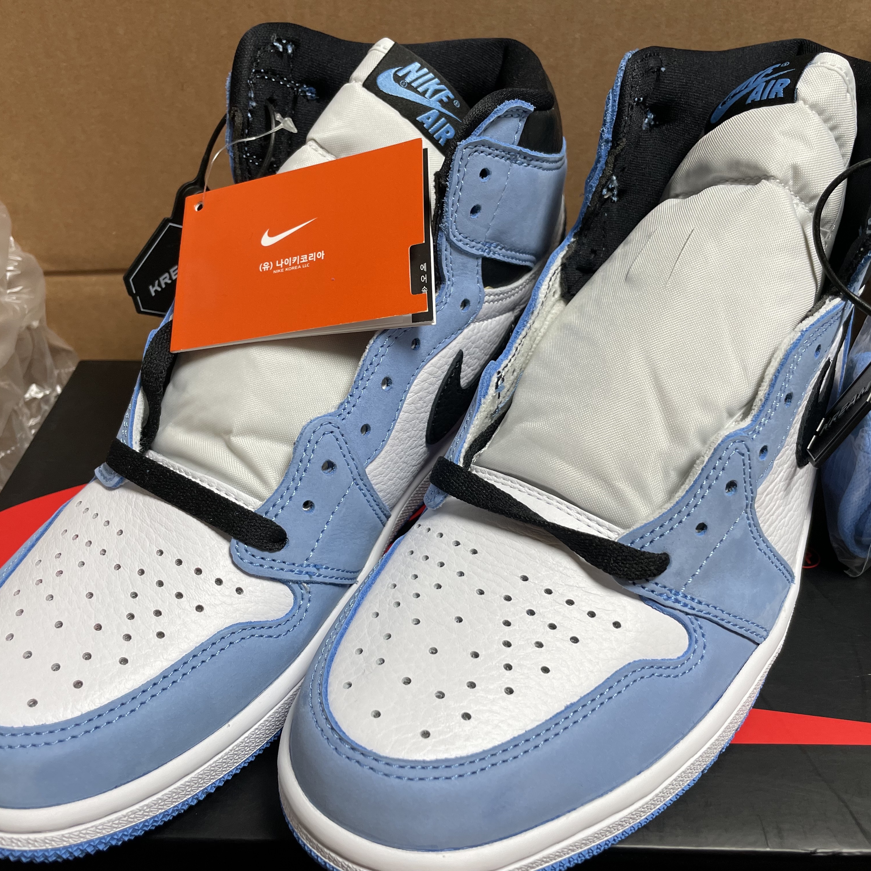 Jordan 1 Retro High OG University Blue 착용 스타일 - 1