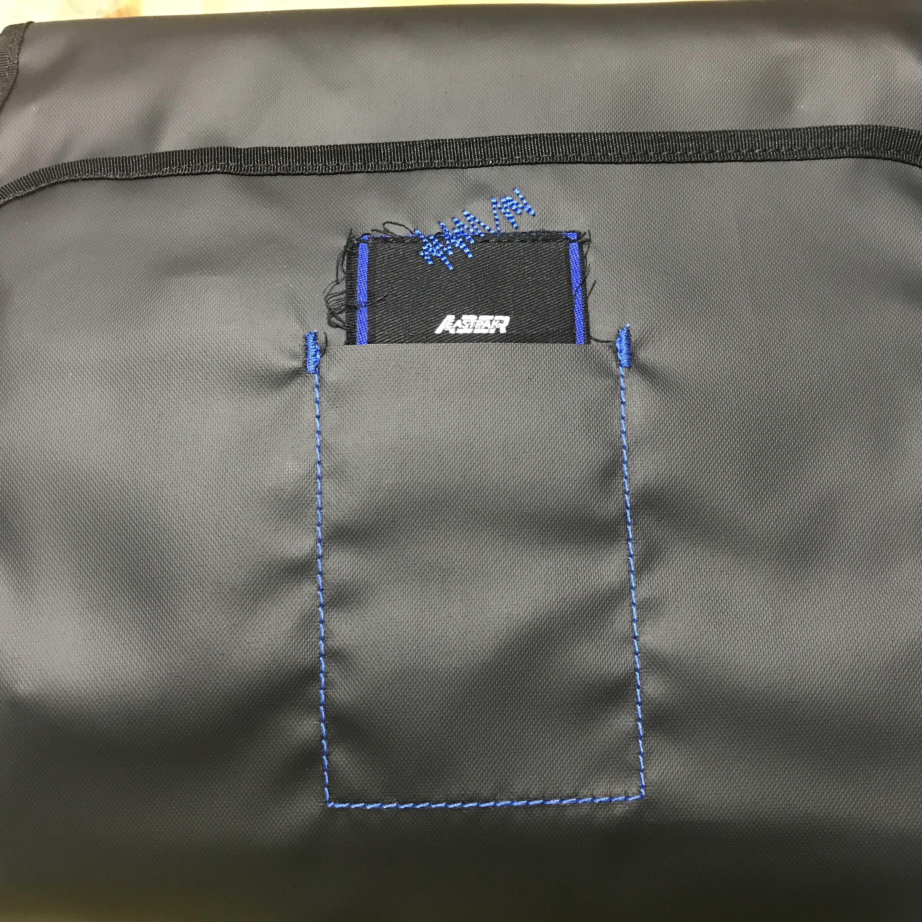 Ader Error x Eastpak Shoulder Bag Black 착용 스타일 - 1