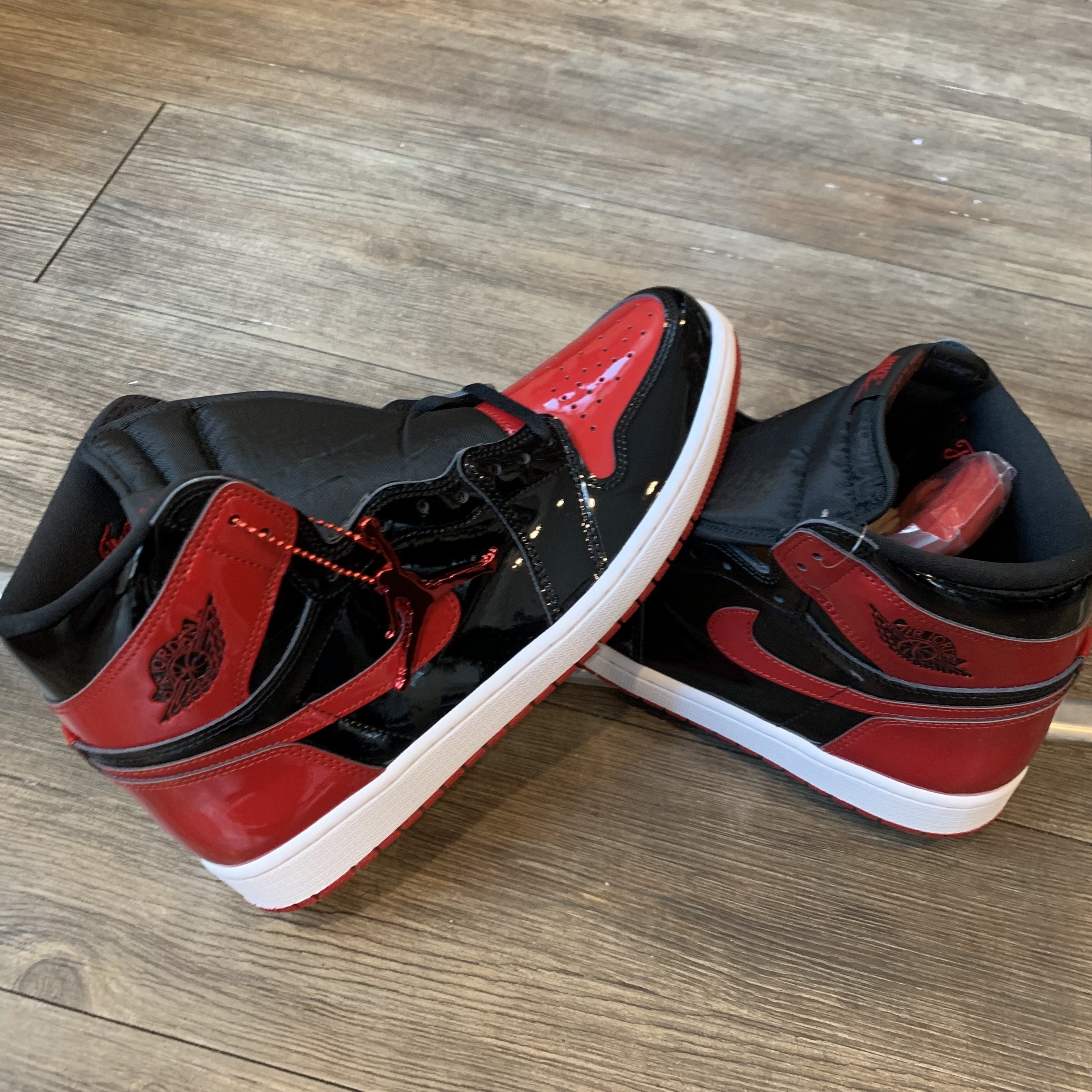 Jordan 1 Retro High OG Patent Bred 착용 스타일 - 3
