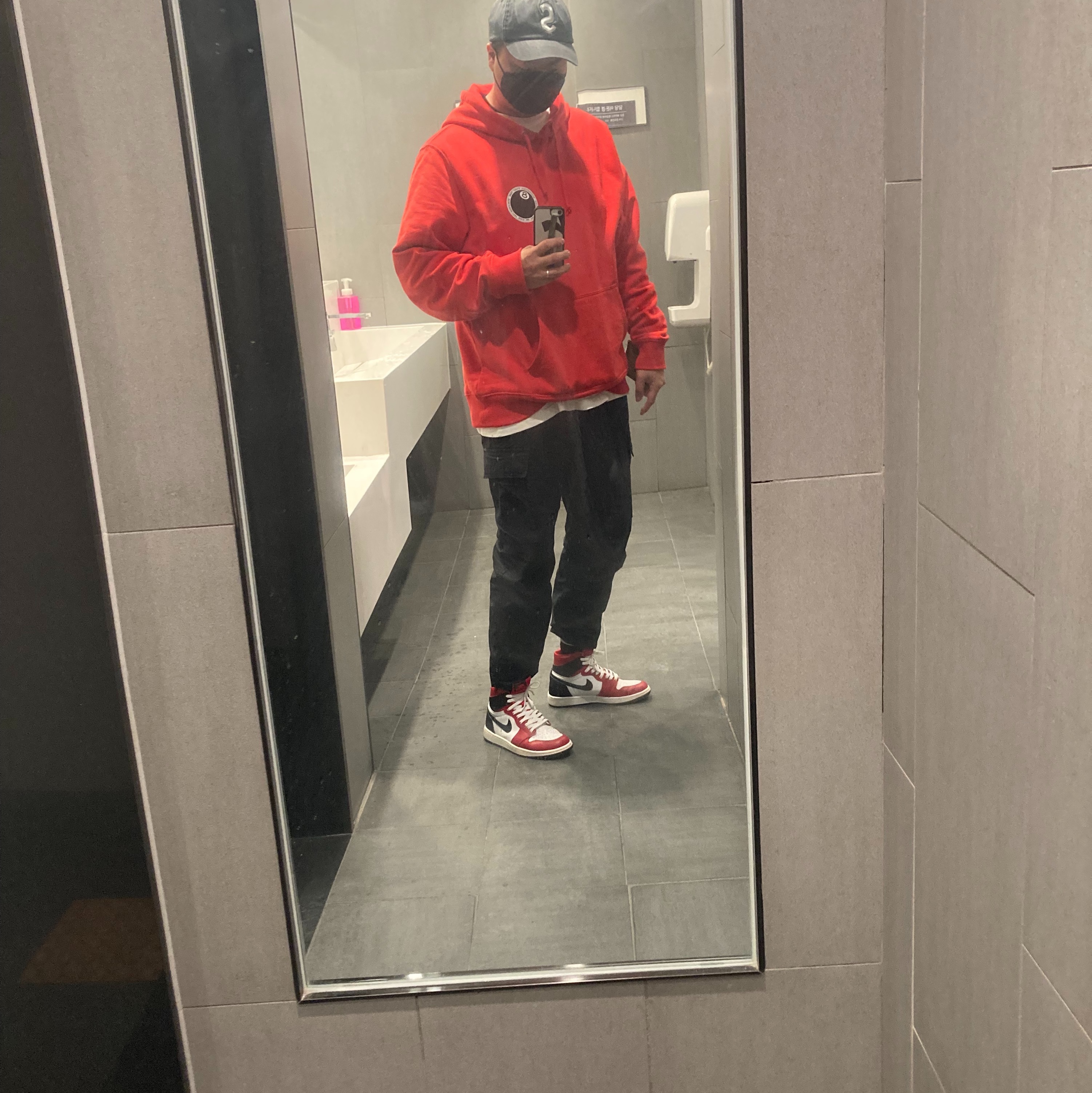 (W) Jordan 1 Retro High Satin Red, Stussy 8 Ball Hoodie Brick - 21FW 착용 스타일