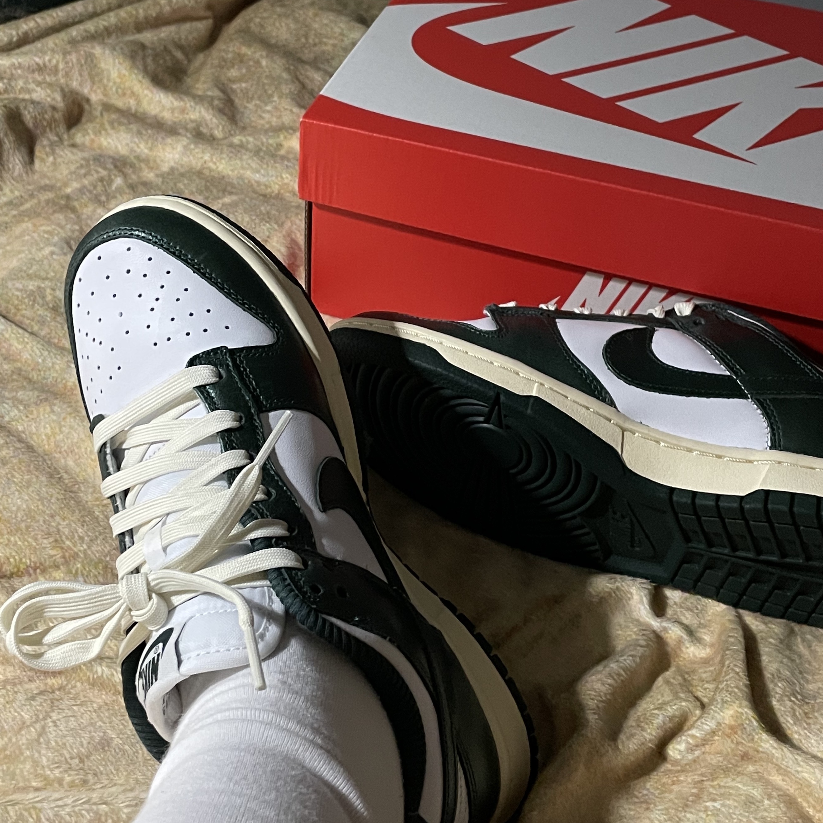 (W) Nike Dunk Low Vintage Green 착용 스타일 - 2