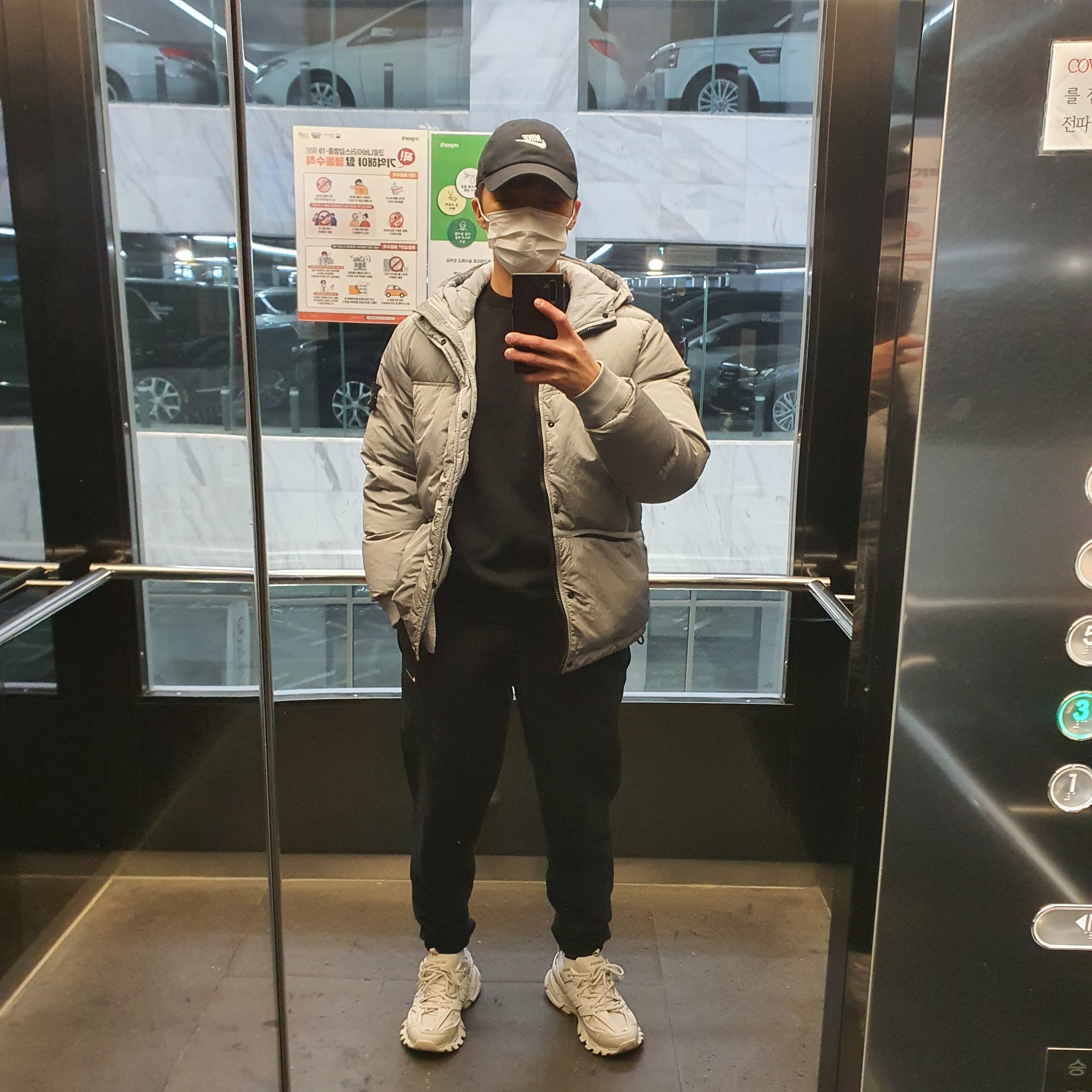 Stone Island 44508 Nylon Metal Down-TC Jacket Light Grey - 21FW, Nike NRG Solo Swoosh Fleece Pants Black - US/EU 착용 스타일