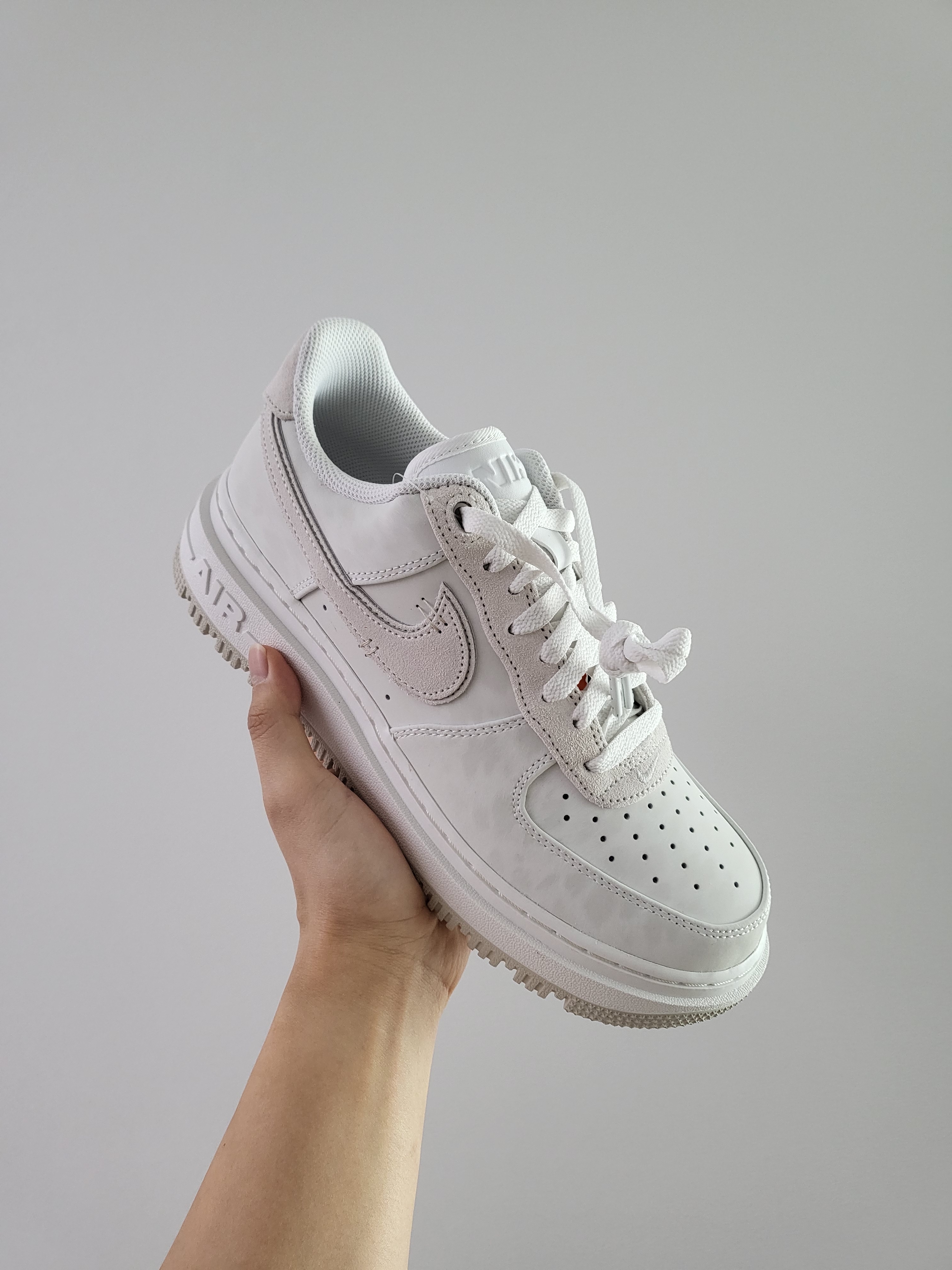 Nike Air Force 1 Luxe Summit White 착용 스타일