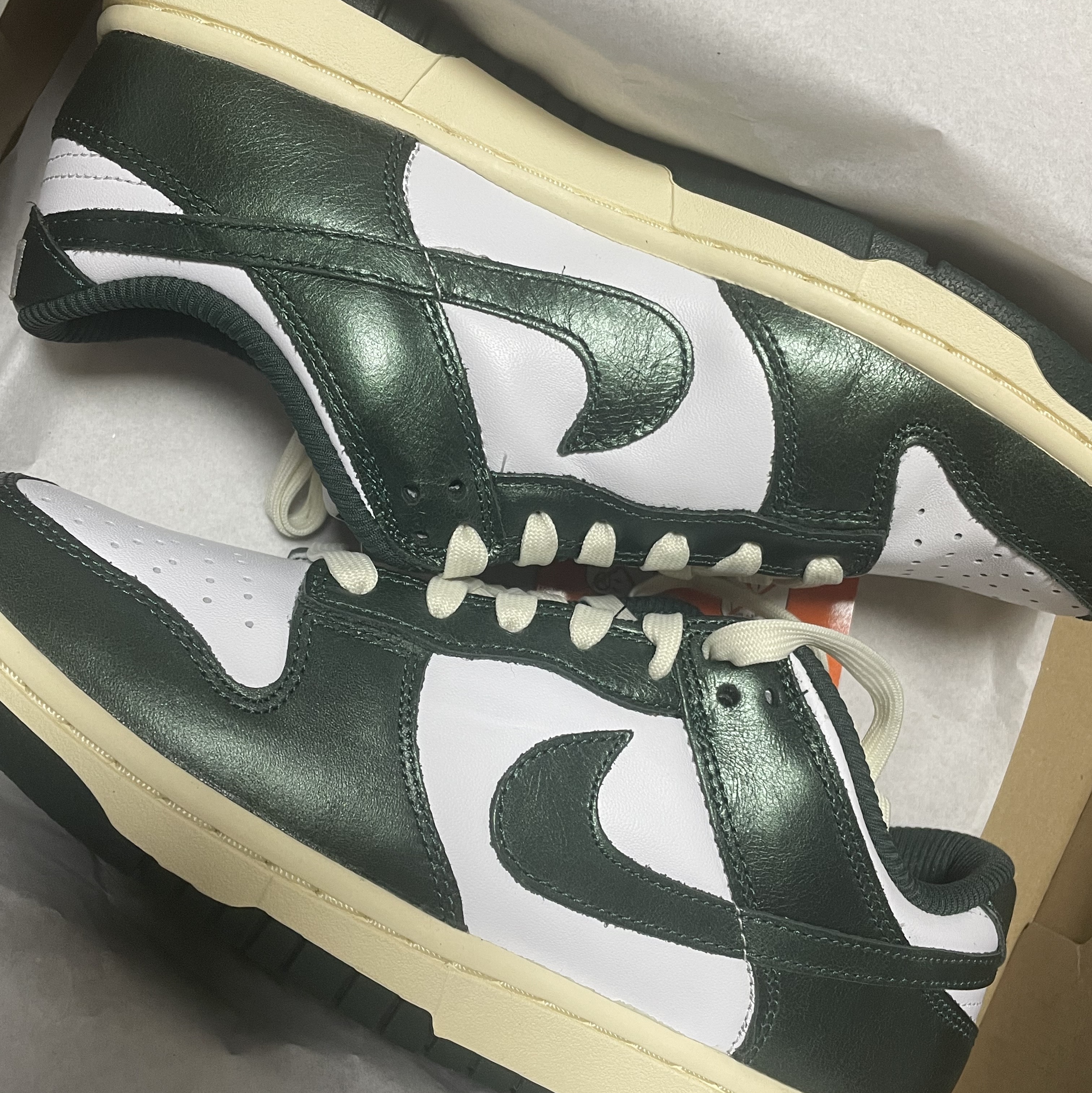(W) Nike Dunk Low Vintage Green 착용 스타일